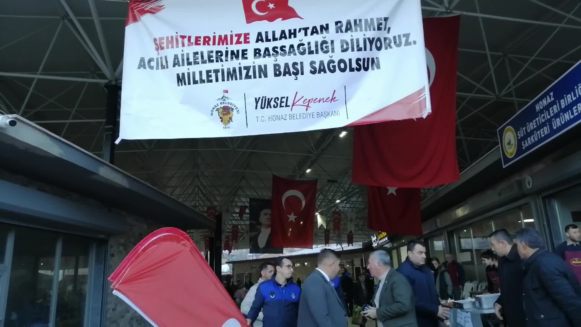 HONAZ BELEDİYESİ, ŞEHİTLER İÇİN LOKMA DAĞITTI