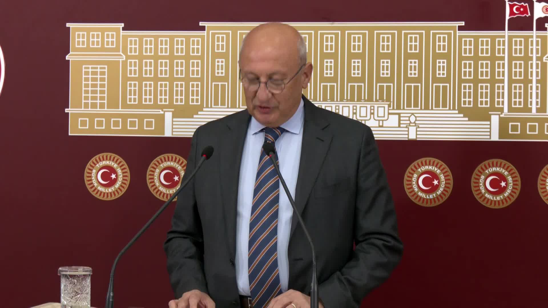 CHP’Lİ ÇAKIRÖZER, MİLLETVEKİLİ CAN ATALAY’IN CEZAEVİNDEN VERDİĞİ MESAJI AKTARDI: “ORTADA BİR DEVLET KRİZİ VAR. BİR KIRILMA ANINDAYIZ. TÜM POLİTİK VE TOPLUMSAL KESİMLERİN TUTUM ALMASI, TARİHSEL BİR SORUMLULUK”