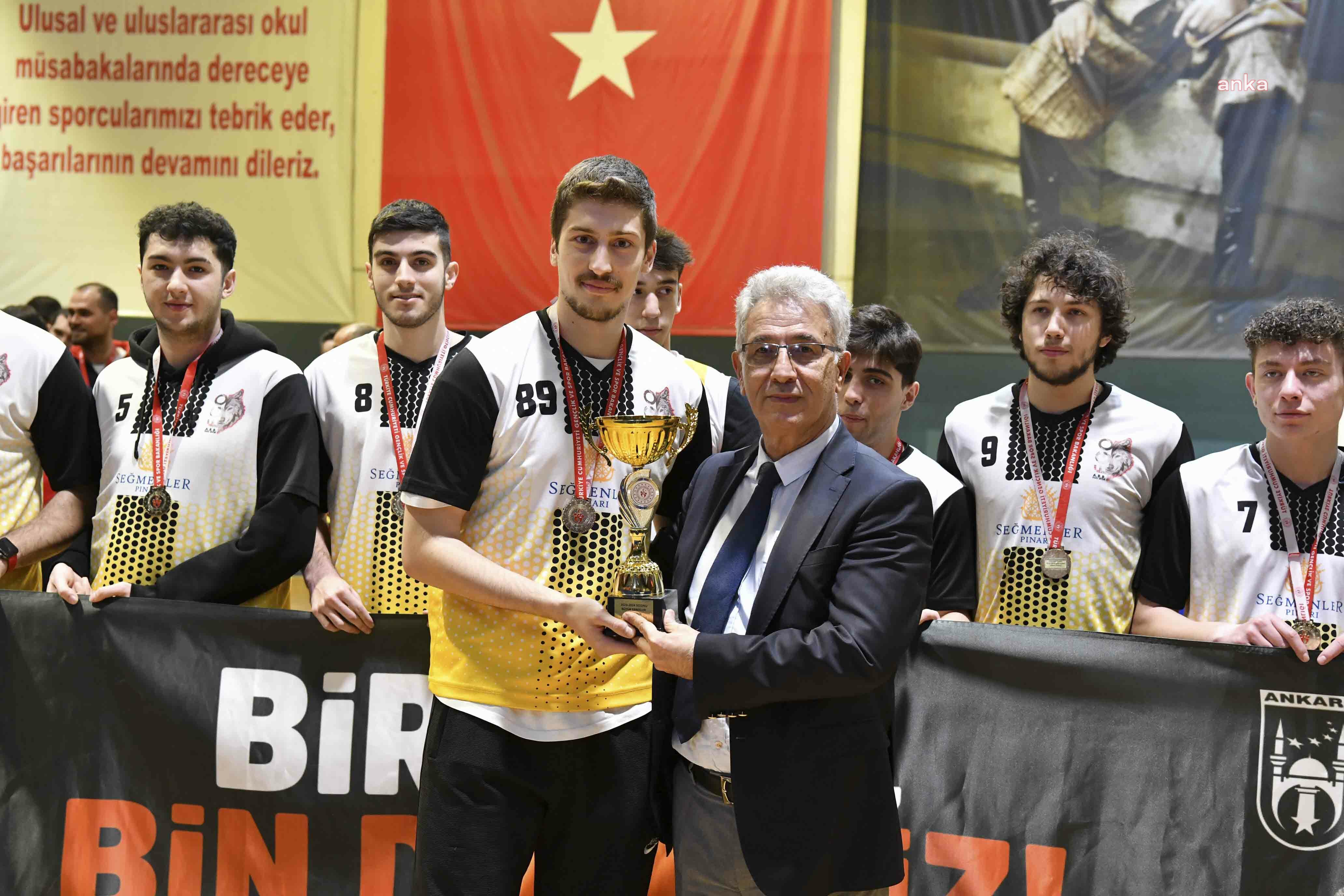 EGO SPOR, ŞAMPİYONLUK KUPASINI KALDIRDI