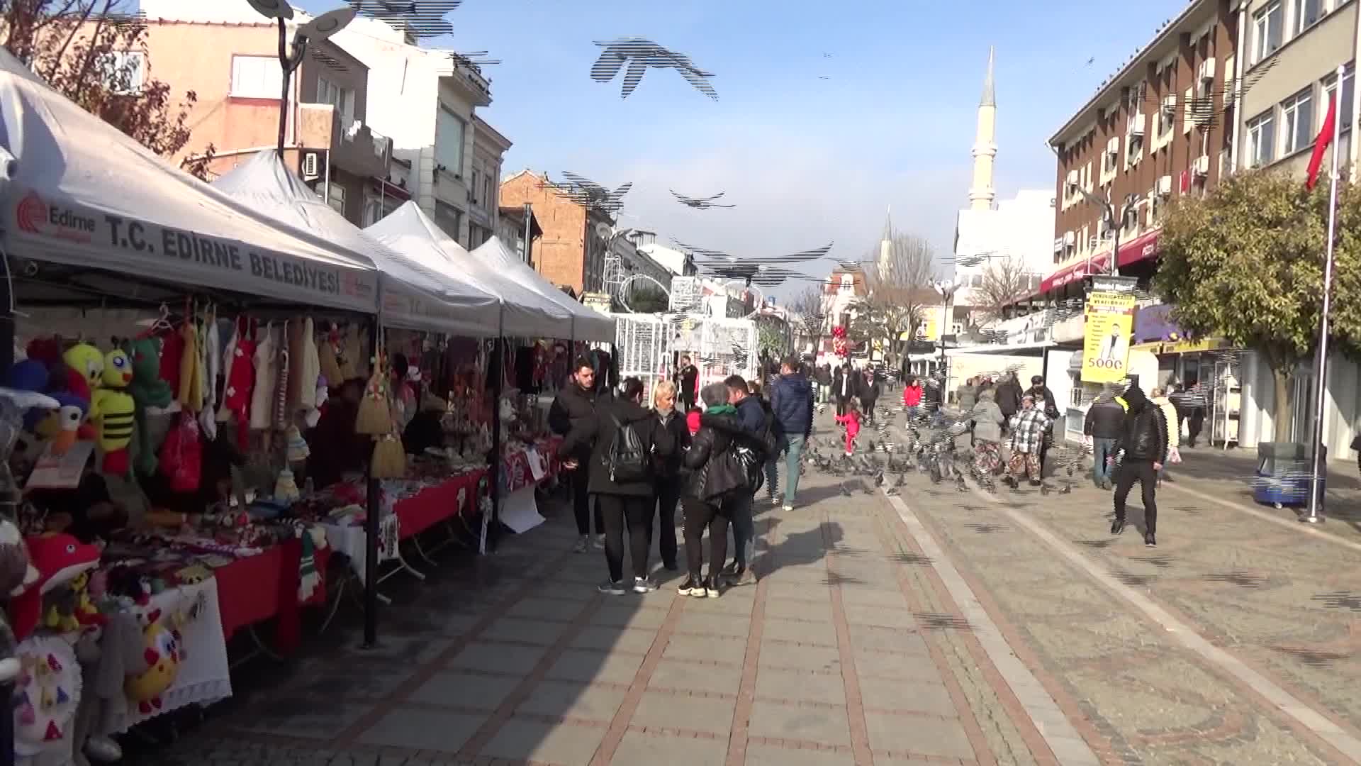 EDİRNE’DE KADINLAR EL EMEĞİ ÜRÜNLERİNİ SATAMADI: "İNSANLAR DAHA ÇOK GIDAYA YÖNELİYORLAR"