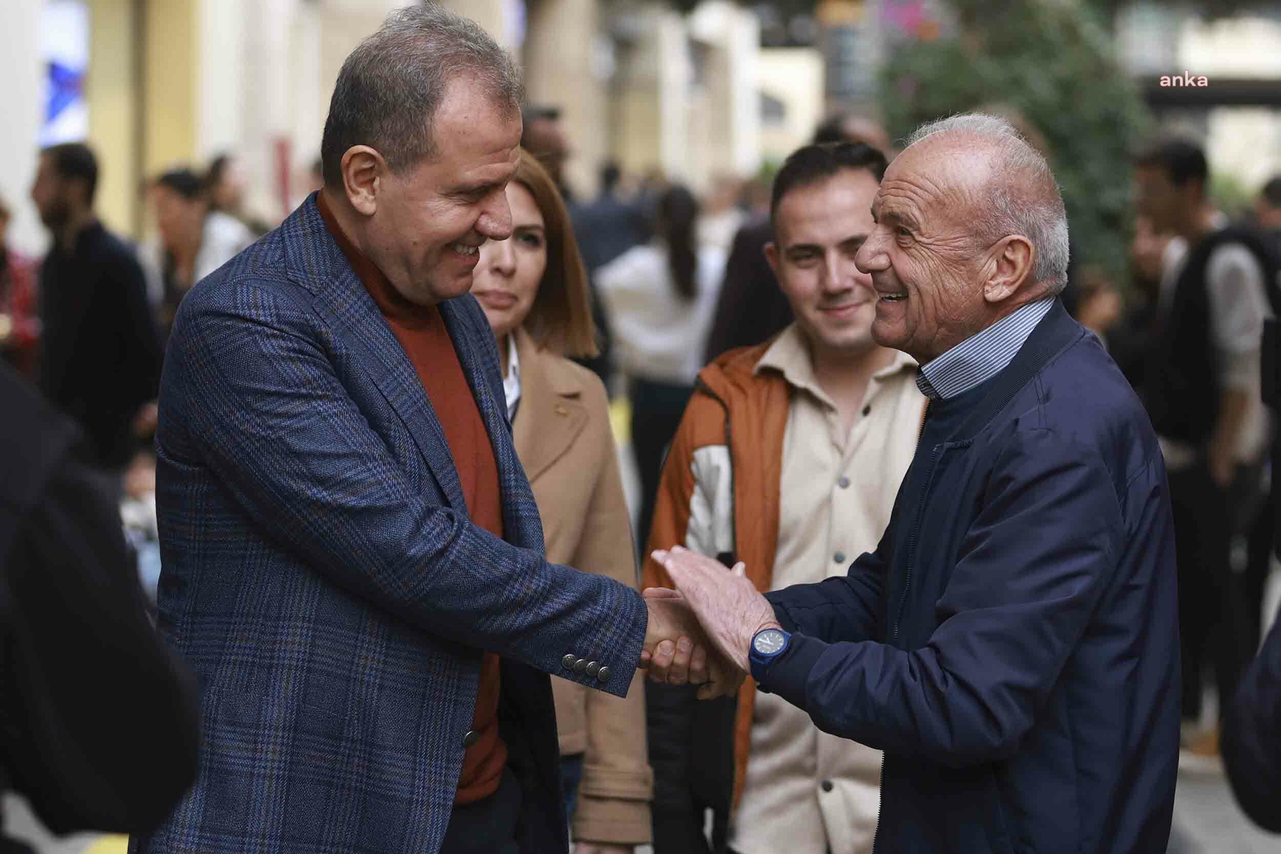 BAŞKAN SEÇER, YENİ YIL ÖNCESİNDE FORUM AVM VE BÜYÜKŞEHİR’İN YILBAŞI PAZARI’NDA VATANDAŞLARLA BİR ARAYA GELDİ