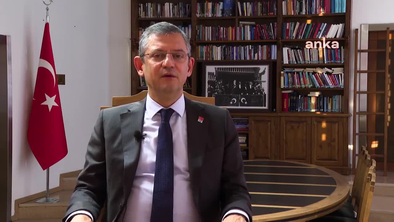 ÖZGÜR ÖZEL: "2024 YILINA UMUTLA BAKTIĞIMIZ GÜZEL DUYGULARLA TÜM VATANDAŞLARIMIZIN YENİ YILINI KUTLUYORUM"