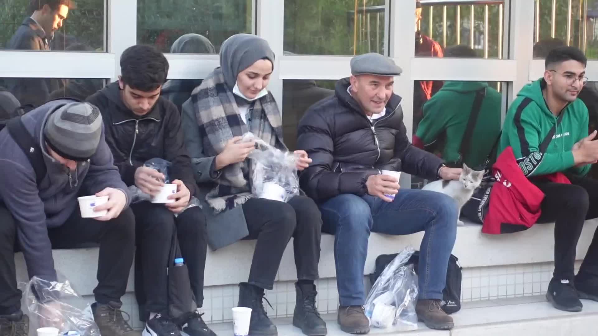 İZMİR BÜYÜKŞEHİR BELEDİYESİ, YENİ YIL ÖNCESİ ÜNİVERSİTE ÖĞRENCİLERİNİN KARTLARINA EĞİTİM DESTEĞİNİ YATIRDI