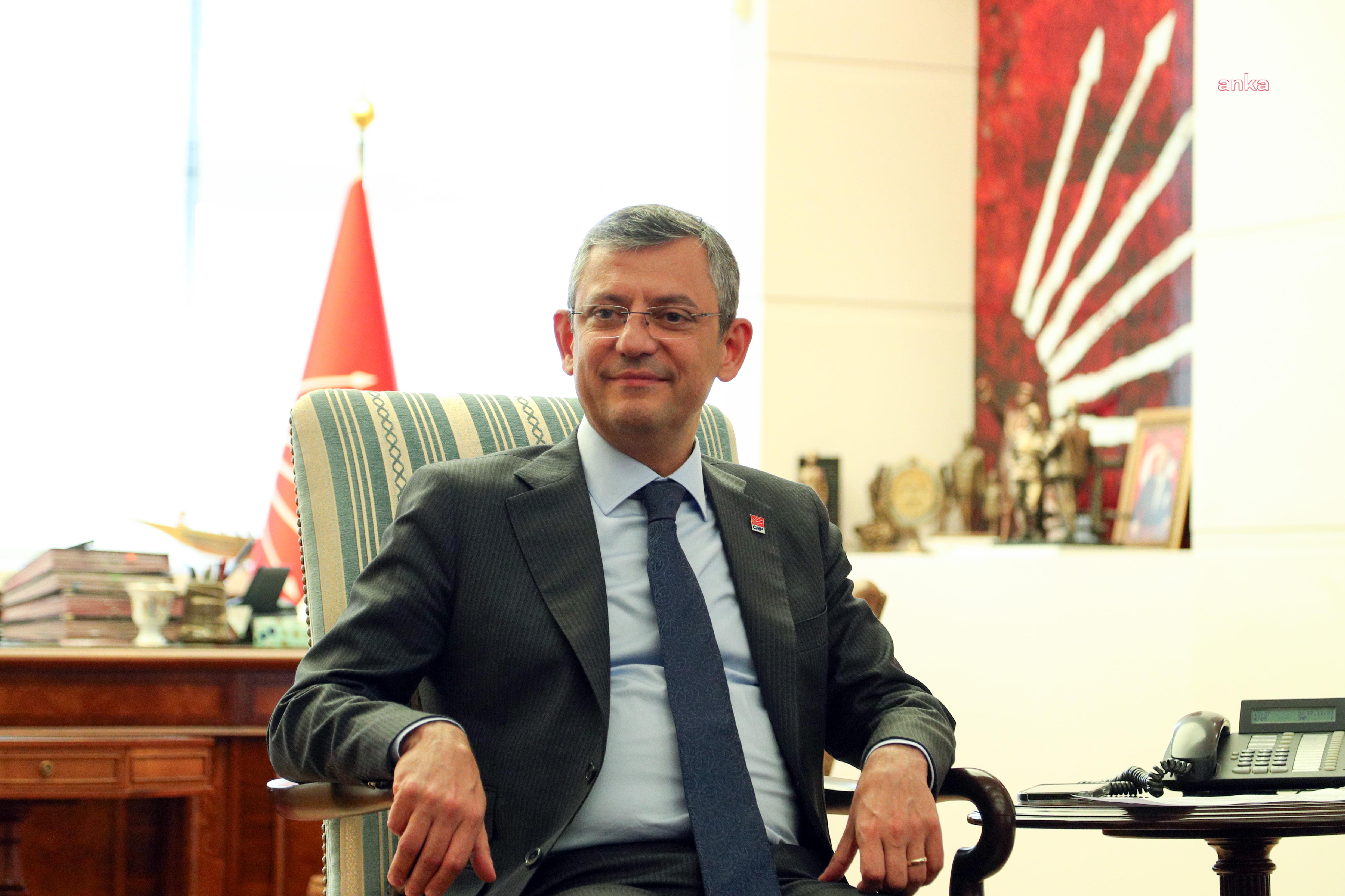 ÖZGÜR ÖZEL, ÖNCEKİ CHP GENEL BAŞKANLARININ YENİ YILINI KUTLADI