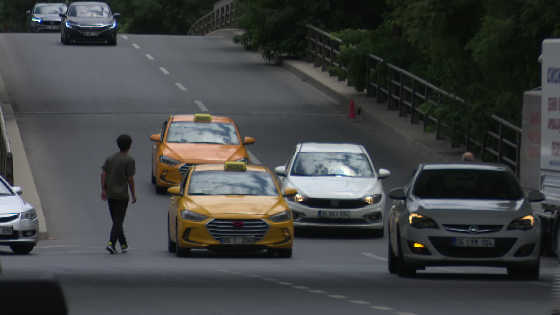 ANKARALILARA UYARI: SAAT 19.00'DA ANA ARTERDE 18 NOKTA ARAÇ TRAFİĞİNE KAPATILACAK