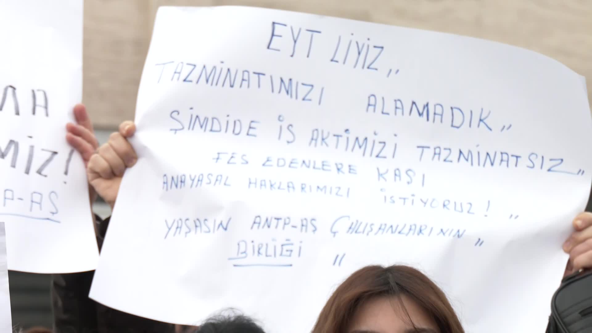 ANKARA ÜNİVERSİTESİ TIP FAKÜLTESİ HASTANESİNDEKİ 72 İŞÇİ YENİ YILA İŞSİZ GİRECEK: “KIZIM LÖSEMİ HASTASI SAĞLIK SİGORTAM OLMAZSA KIZIMA KİMSE BAKAMAYACAK”