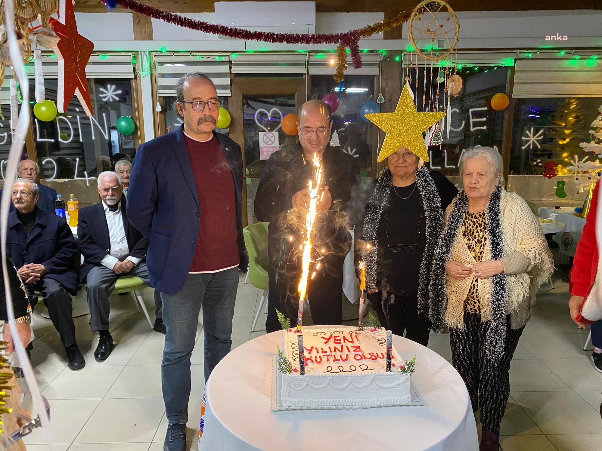 GEMLİK BELEDİYESİ YAŞLI KONUK EVİNDE YILBAŞI SEVİNCİ