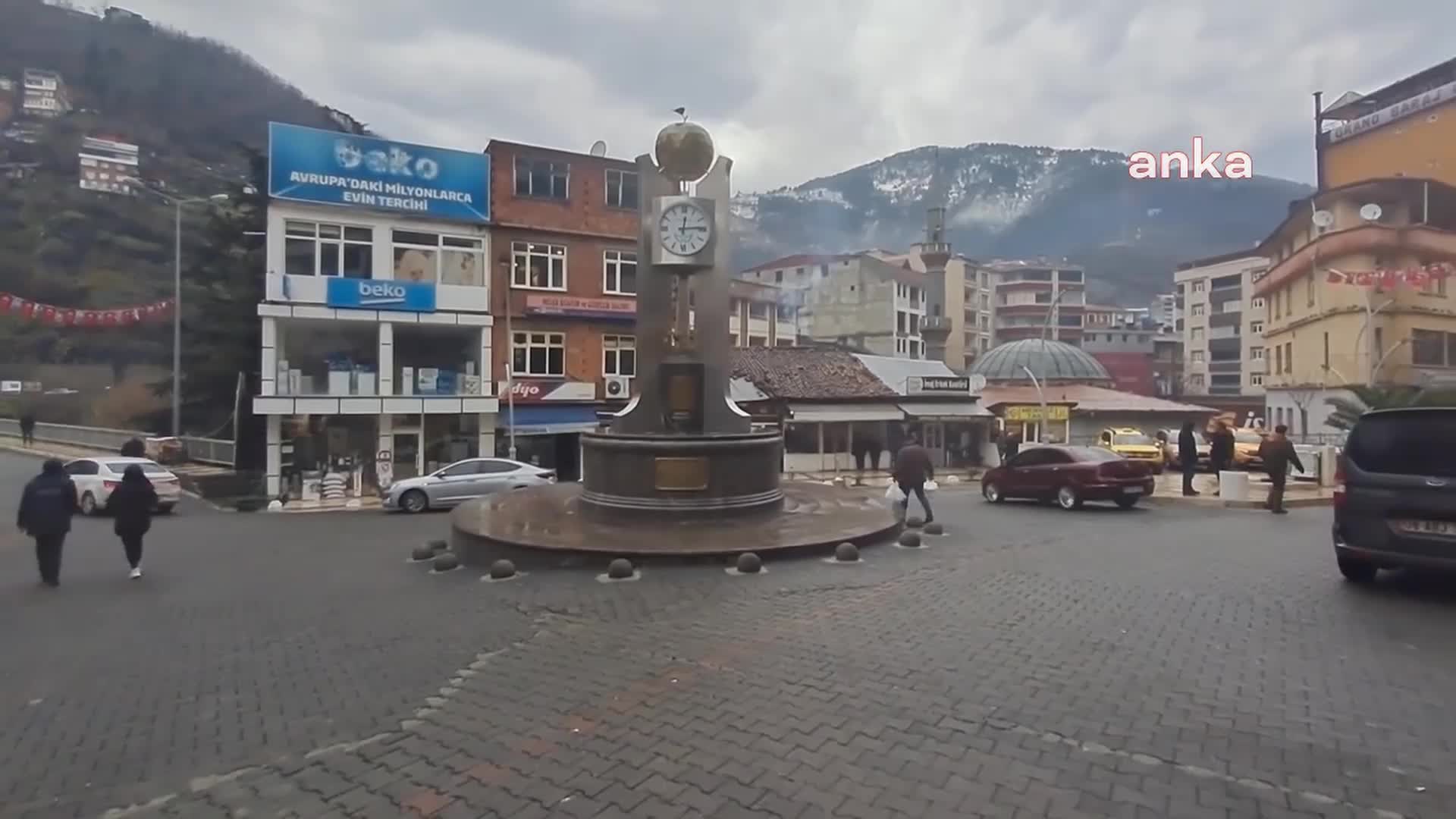 BORÇKA BELEDİYE BAŞKANI ERCAN ORHAN: "FARKINDALIK YARATMAK İÇİN TİYATRO FESTİVALİ DÜZENLEDİK"
