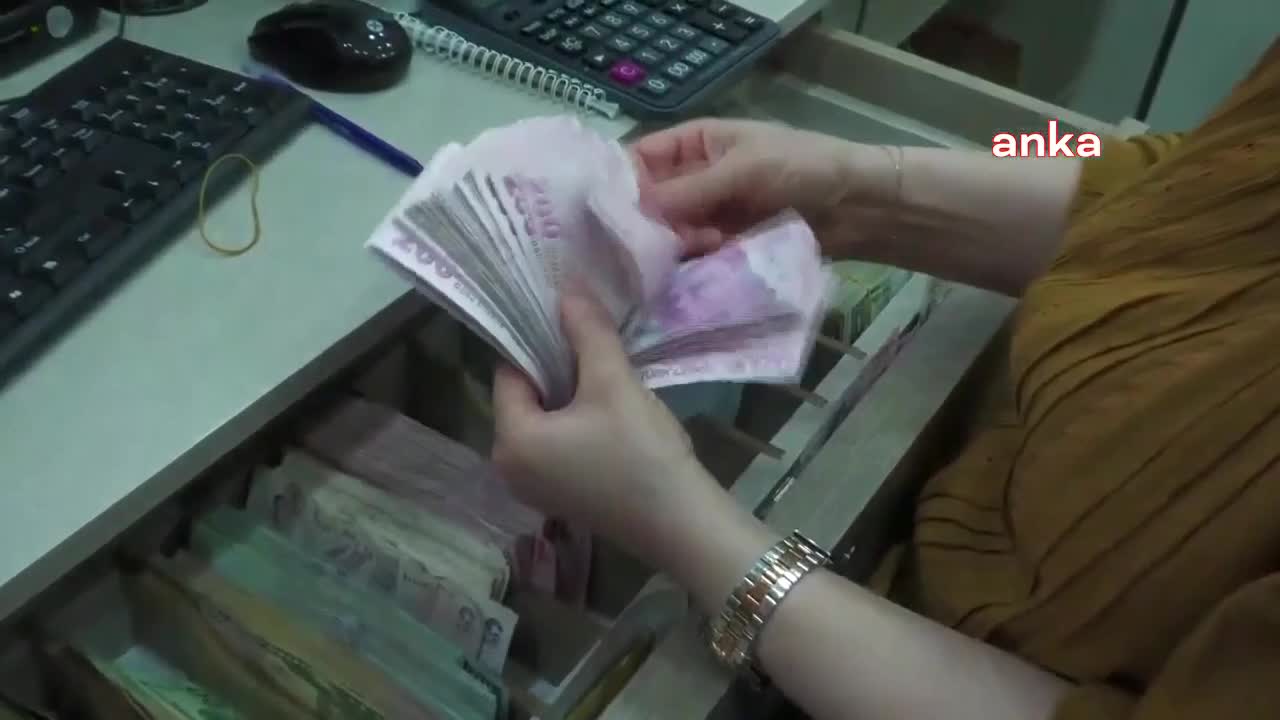 DOLAR YILIN İLK İŞLEM GÜNÜNDE 29,70 LİRAYI GÖRDÜ