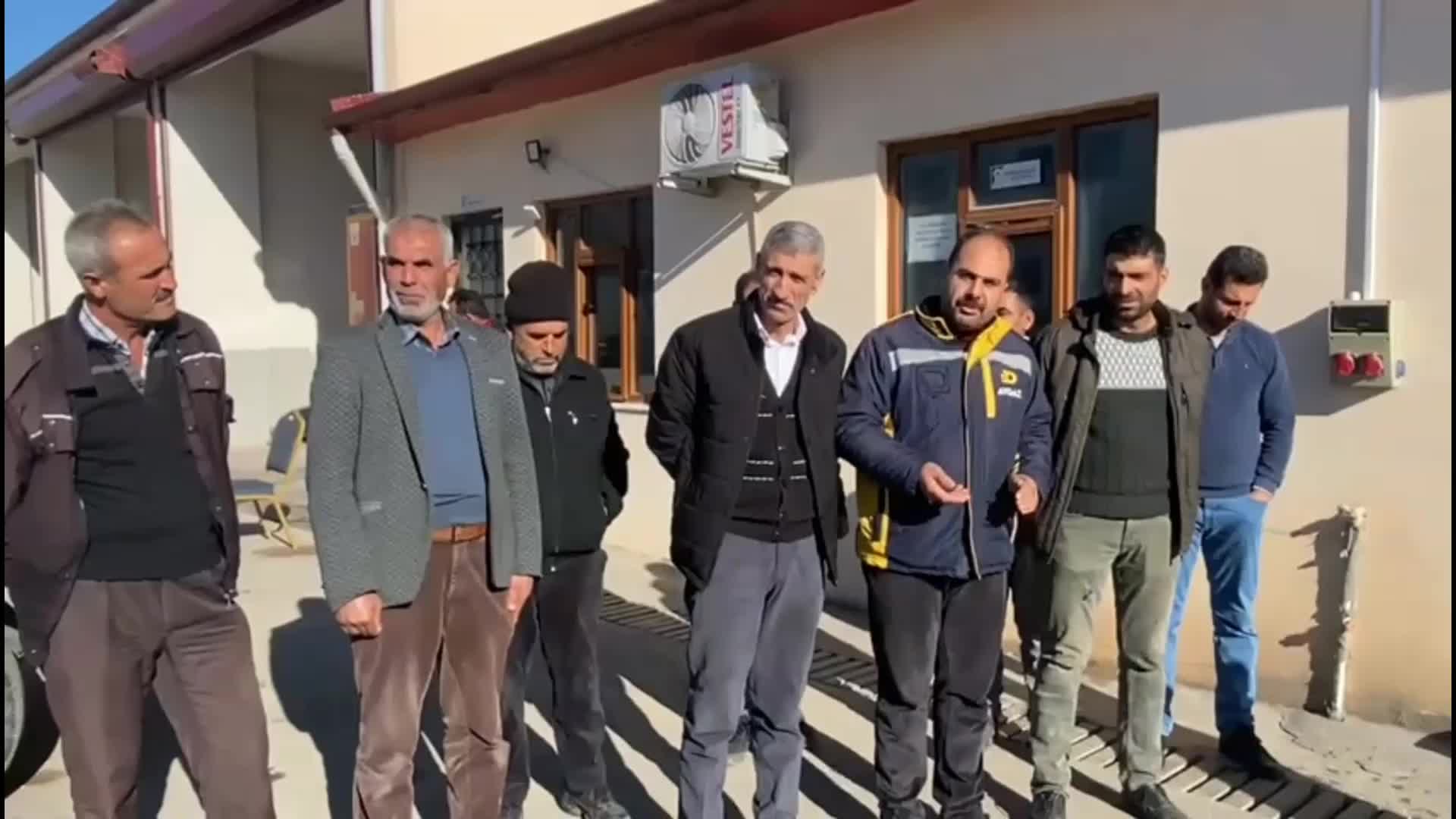 ELAZIĞ'IN YURTBAŞI BELDESİNDE HİPODROM GELİRİNİN BELEDİYEDEN ALINARAK VARLIK FONU'NA DEVREDİLMESİNE VATANDAŞLAR TEPKİ GÖSTERDİ