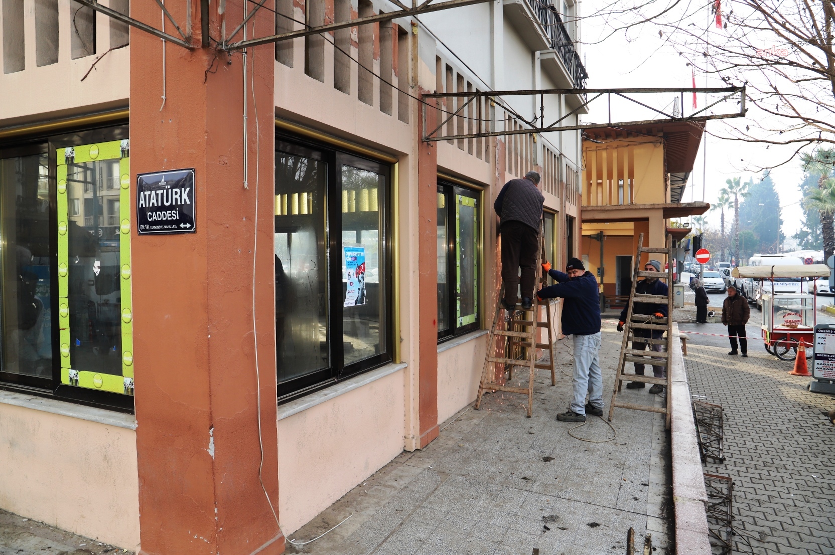 ÖDEMİŞ'TE ESKİ OTOGAR KAHVEHANESİ “KİTAP KAFE” OLACAK