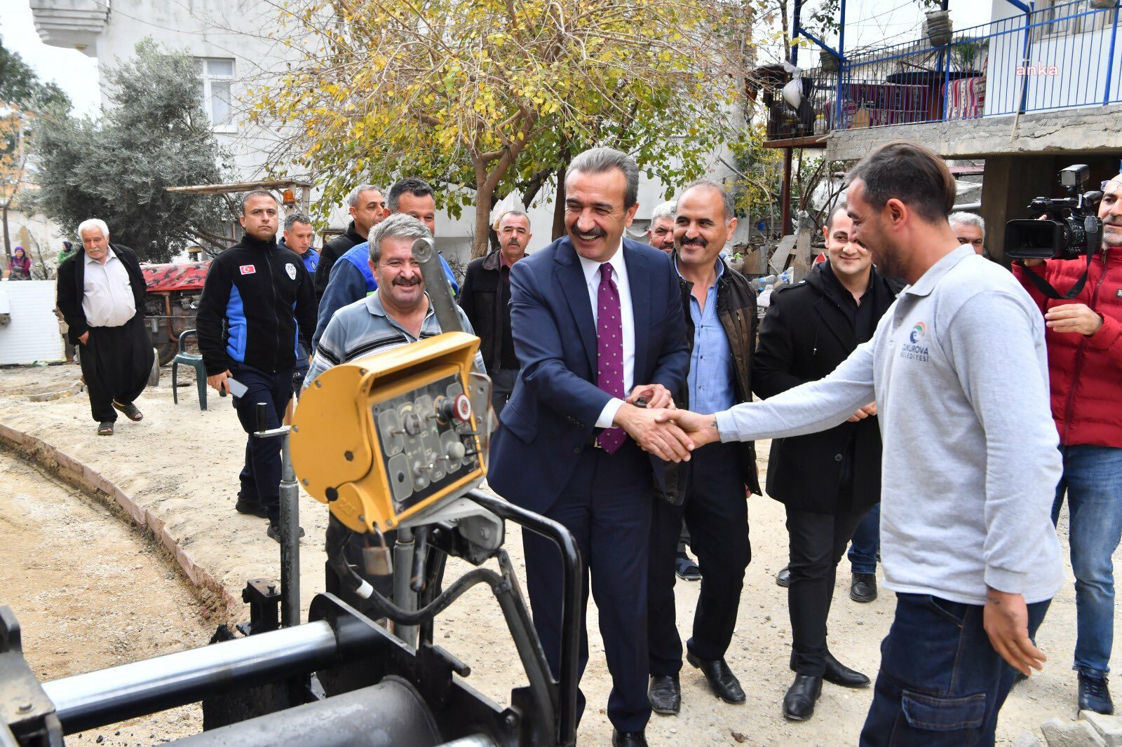 ÇUKUROVA BELEDİYE BAŞKANI ÇETİN, ASFALT ÇALIŞMALARINI YERİNDE İNCELEDİ
