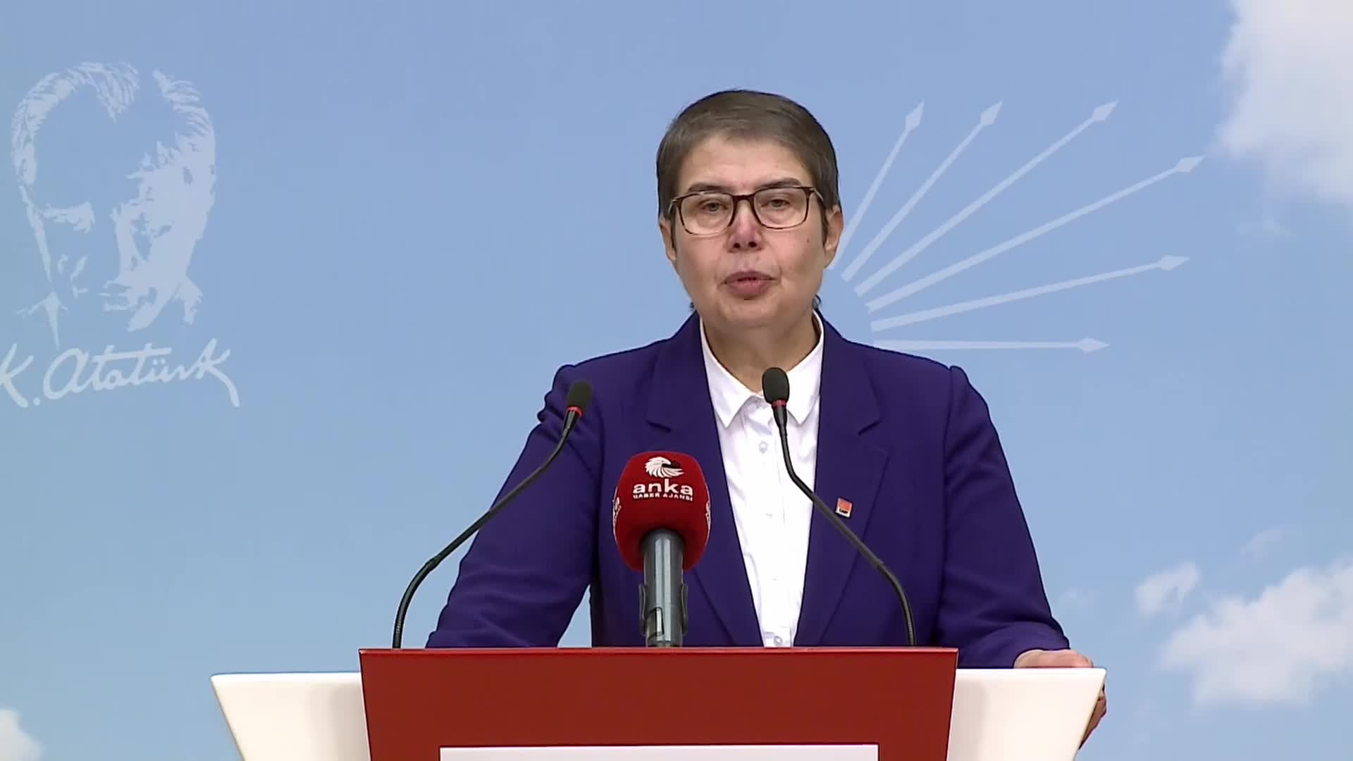 ZELİHA AKSAZ ŞAHBAZ: “SAĞLIK HİZMETLERİNDEKİ AKSAKLIKLARIN SORUMLUSU SAĞLIK EMEKÇİLERİMİZMİŞ GİBİ HEDEF GÖSTEREN İKTİDAR, UYGULANAN ŞİDDETTEN VE KAYIPLARDAN SORUMLUDUR”