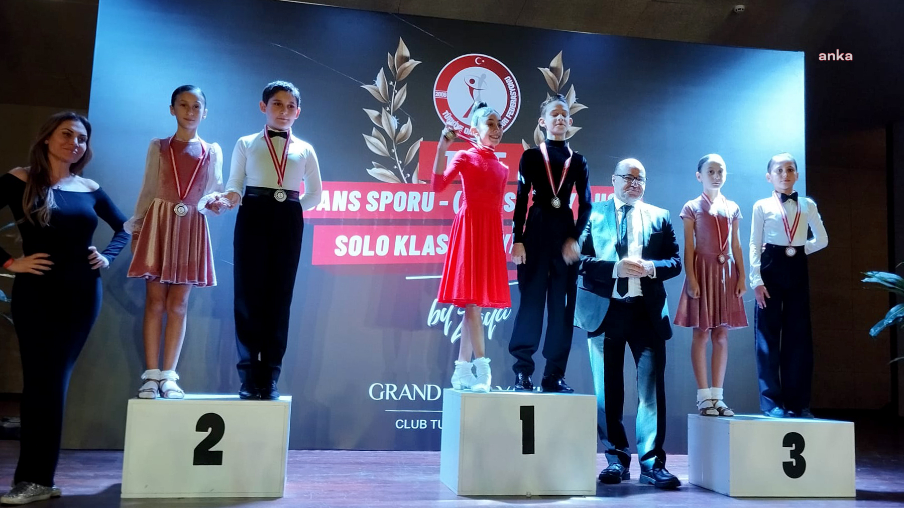 MURATPAŞA BELEDİYESİ SALON DANSLARI TOPLULUĞU'NDAN BÜYÜK BAŞARI