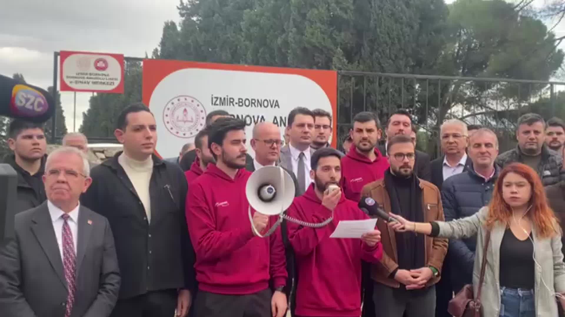CHP BORNOVA GENÇLİK ÖRGÜTÜ'NDEN BORNOVA ANADOLU LİSESİ ÖNÜNDE EYLEM... “BORNOVA ANADOLU LİSESİ'NİN ANAOKULUNA İHTİYACI YOKTUR”