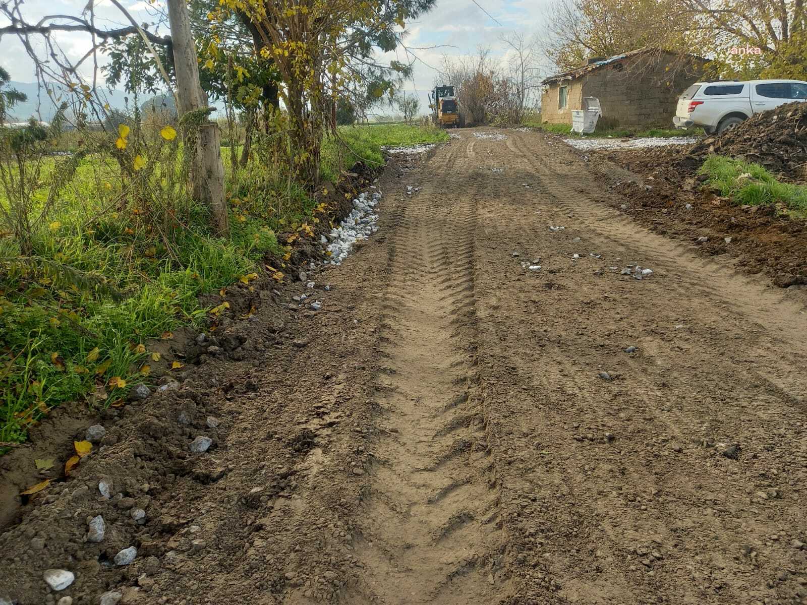 KIRSAL MAHALLELERİN YOLLARI, EFELER BELEDİYESİ TARAFINDAN DÜZELTİLİYOR