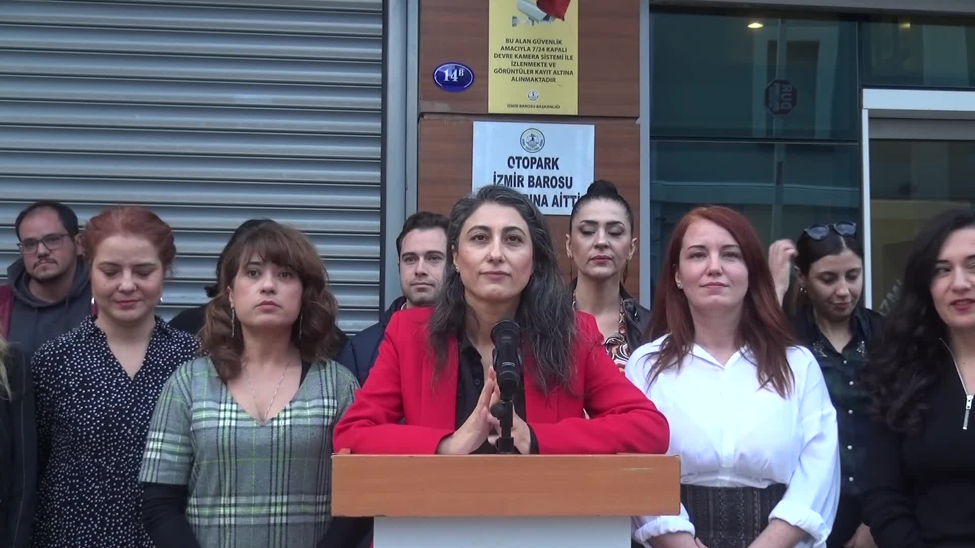 İZMİR BAROSU: “CMK ÜCRETLERİNİN HALA BELİRLENMEMESİ, AVUKATA YÖNELİK EKONOMİK ŞİDDETTİR”