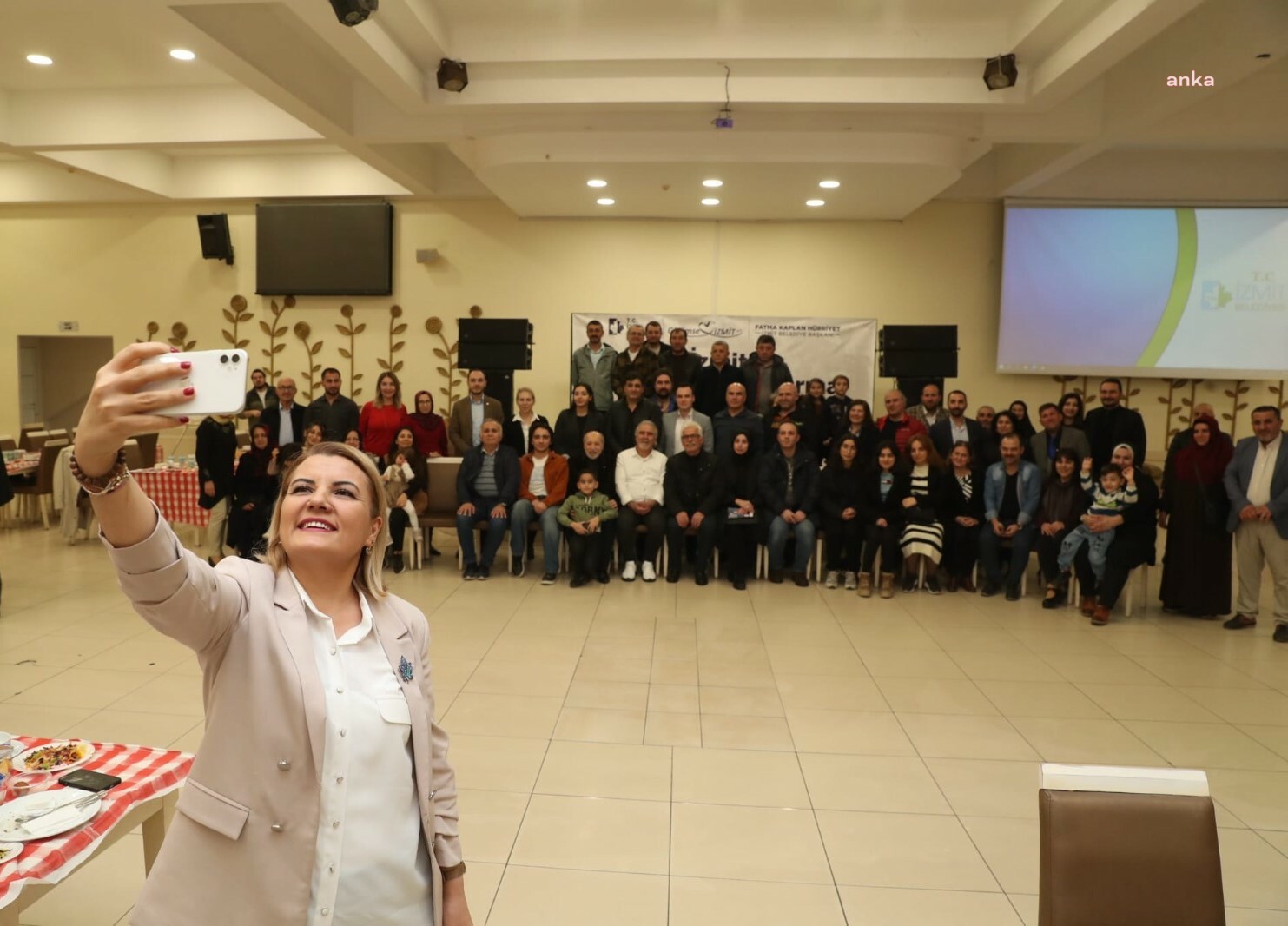 İZMİT BELEDİYE BAŞKANI HÜRRİYET, ESNAFLA BULUŞTU