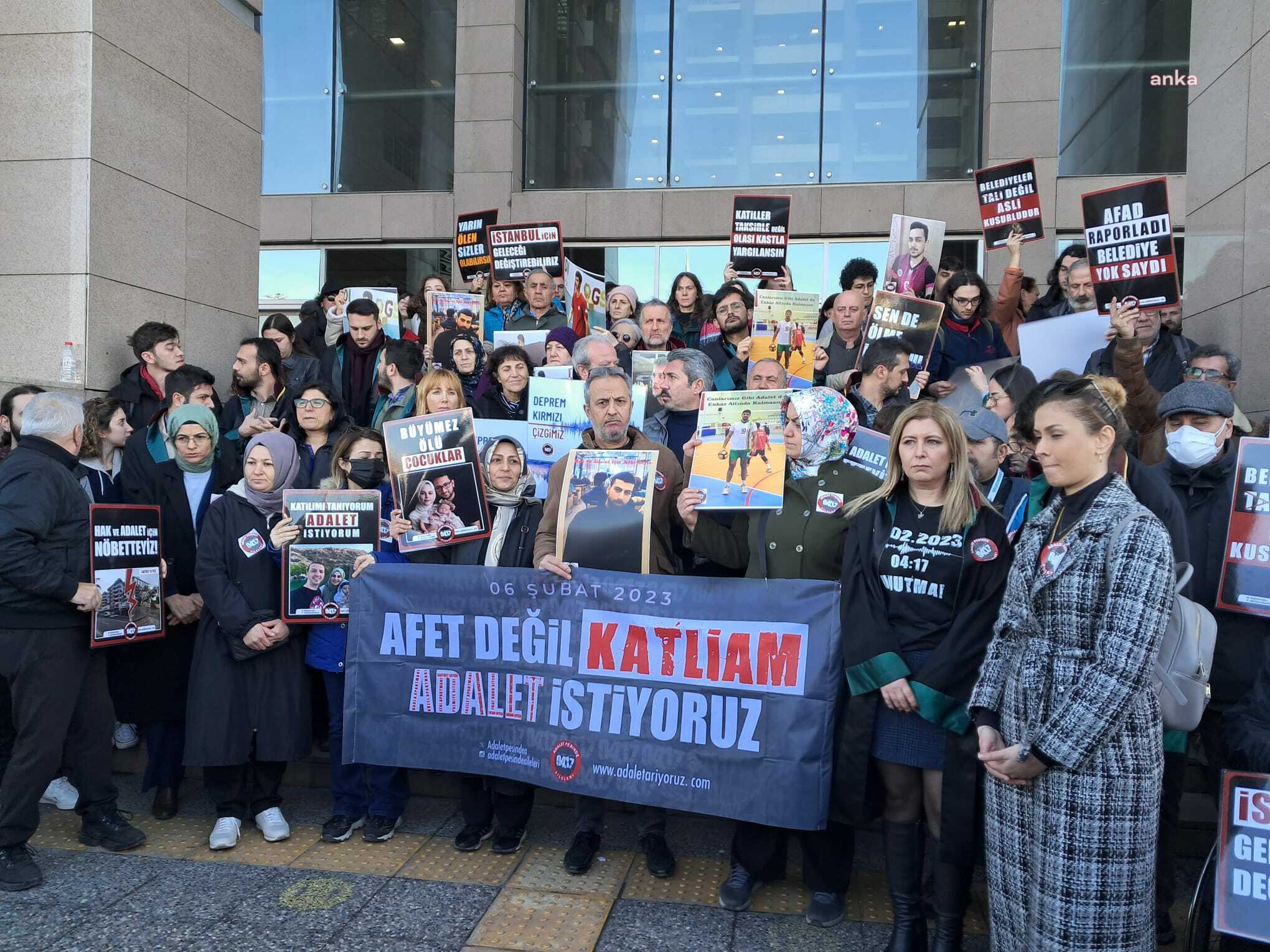 ADALET PEŞİNDE AİLELERİ PLATFORMU'NDAN 81 İLDE ADLİYELER ÖNÜNDE ADALET NÖBETİ... FATMA IRMAK, "BİZ ÜZERİMİZE SİNEN ÖLÜM KOKUSUNU 11 AYDIR ATMADIK"
