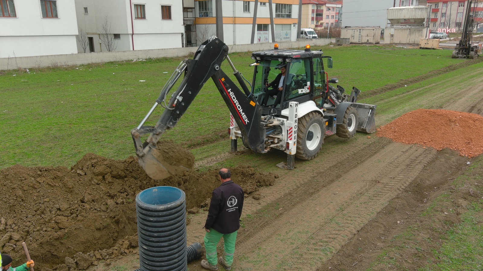BOZÜYÜK’TE ALTYAPI ÇALIŞMALARI DEVAM EDİYOR
