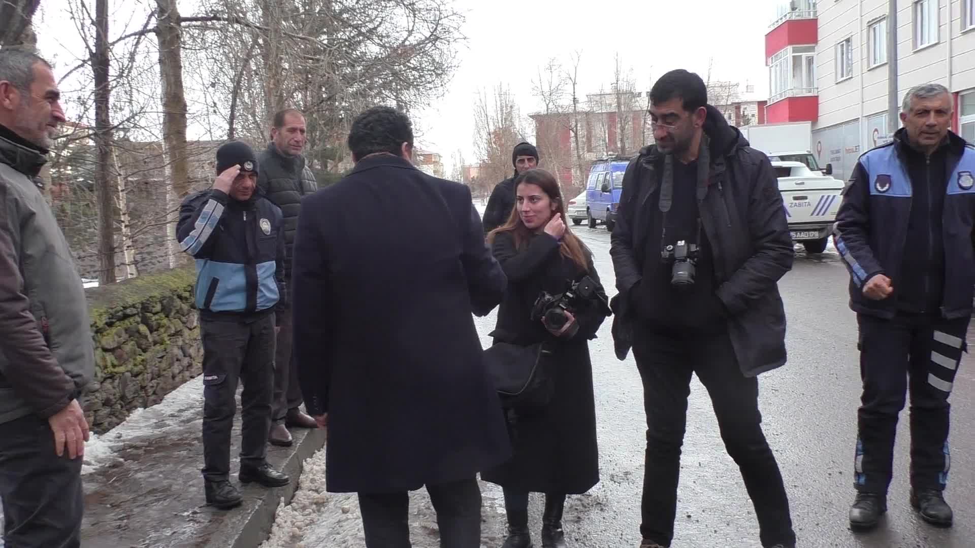 ARDAHAN'DA KENTİN İLK KİTAP KAFESİ AÇILDI