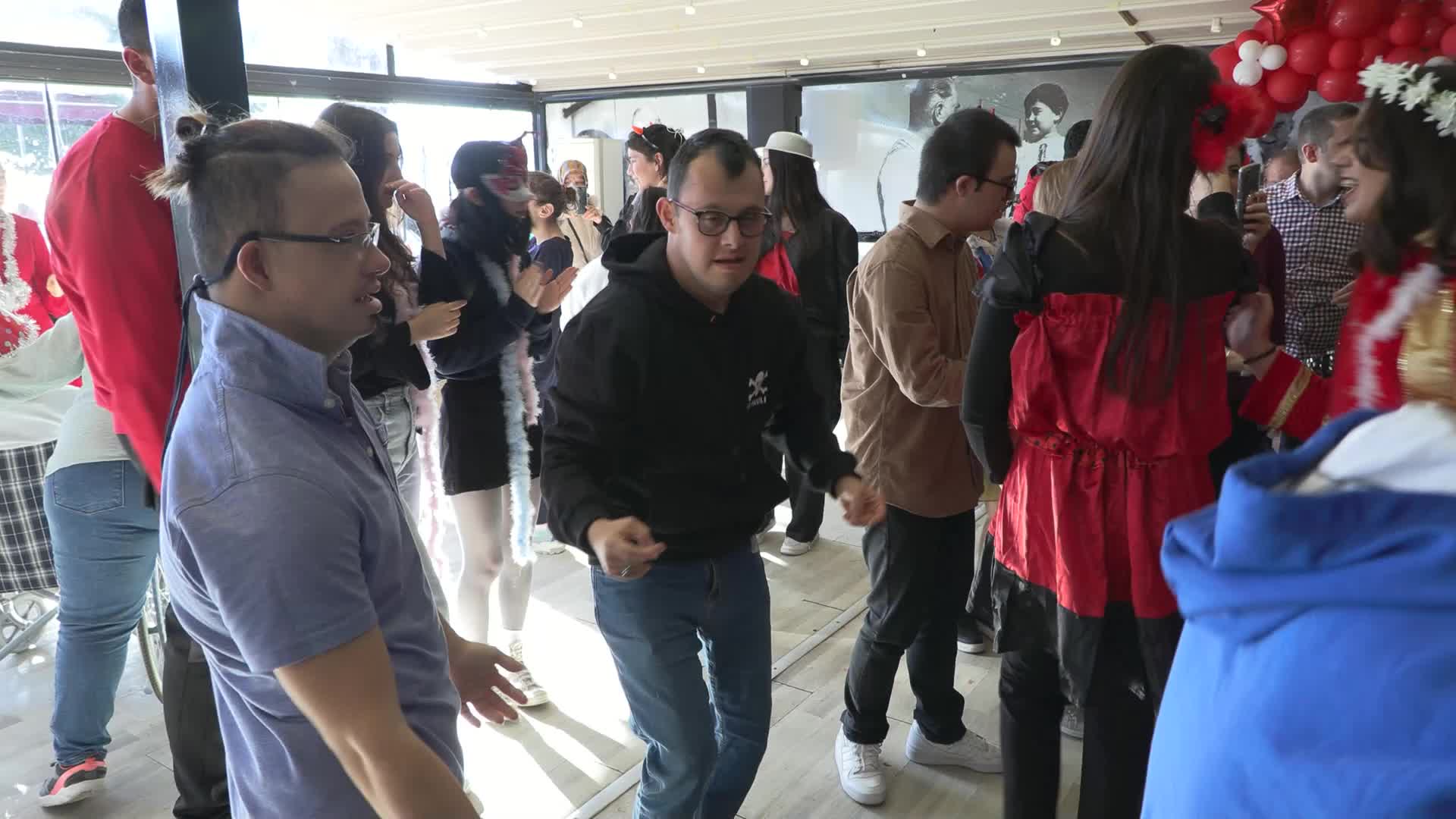 MURATPAŞA'DA ÖZEL ÇOCUKLAR İÇİN YENİ YIL KUTLAMASI