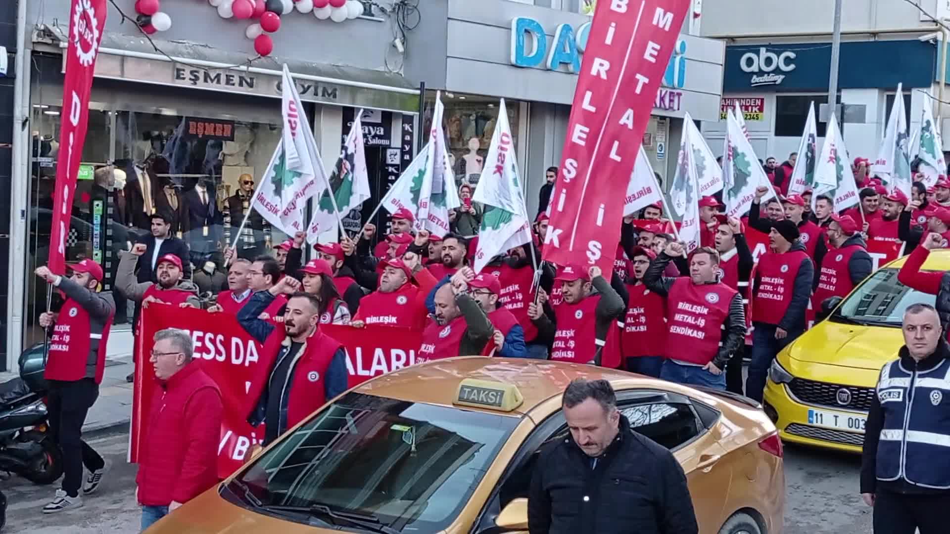 BİRLEŞİK METAL İŞ SENDİKASI BİLECİK ŞUBESİ: "KAZANILMIŞ HAKLARIMIZI TOPLU İĞNE KADAR BİLE GERİYE GÖTÜRECEK HİÇBİR TEKLİFİ KABUL ETMİYORUZ"