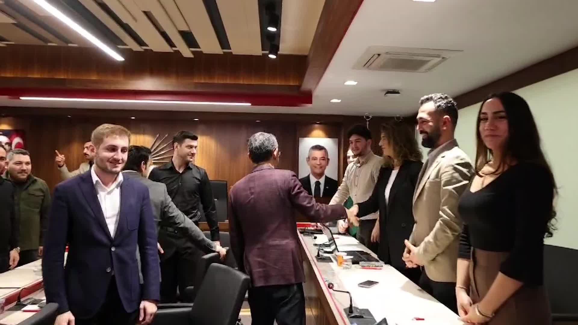 ÖZGÜR ÖZEL, CHP İSTANBUL İL GENÇLİK KOLLARI YÖNETİM KURULU TOPLANTISINA KATILDI