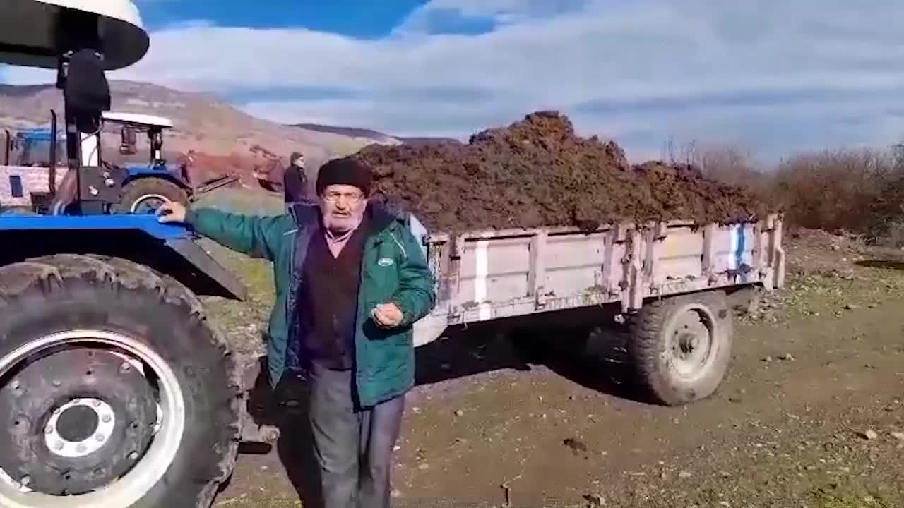 AMASYA TAŞOVA’DA 'ÇAMBÜKÜ’NE OSB İSTİYORUZ' KAMPANYASI BAŞLATILDI. ÇAMBÜKÜ KÖYLÜLERİ AYLAR SONRA YENİDEN TRAKTÖRLERİYLE OSB KARŞITI EYLEM YAPTI