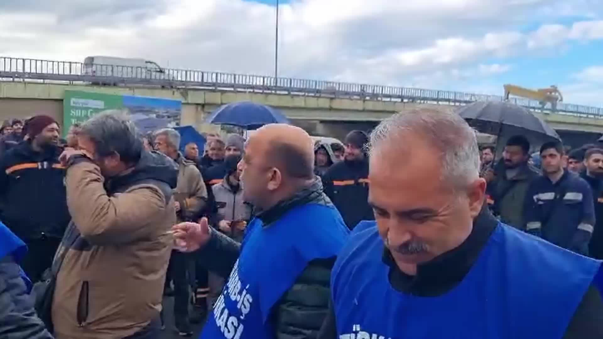 TÜRK HARB-İŞ SENDİKASI, İSTANBUL’DAN ANKARA’YA YÜRÜYÜŞ BAŞLATTI: “TÜRK SİLAHLI KUVVETLERİ’NİN GÖRÜNMEYEN KAHRAMANLARININ ALDIKLARI ASGARİ ÜCRET SEVİYESİNDEKİ ÜCRETİ KABUL ETMİYORUZ”