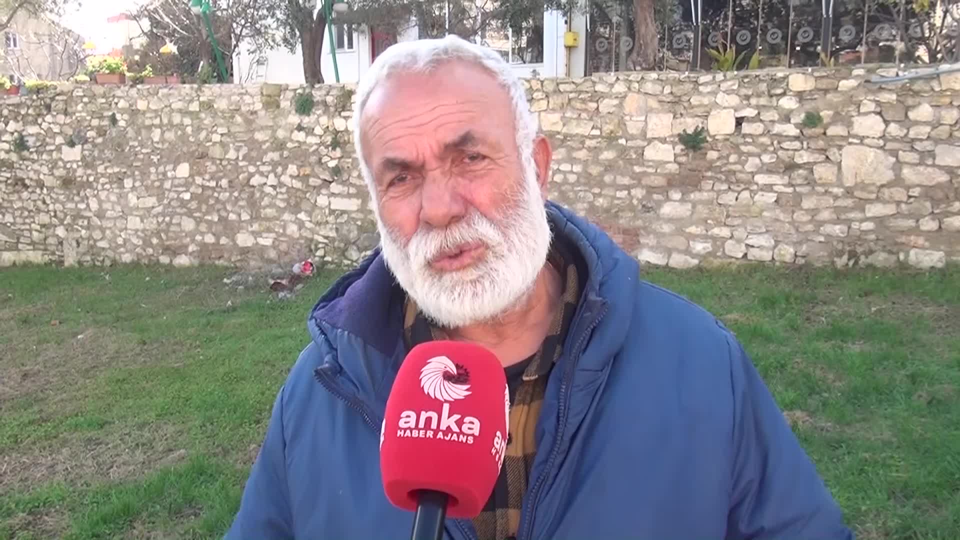 SİNOP’TA AYAKKABI BOYACILIĞI YAPAN GEZGİN: “PARAM YOK, DURUMUM YOK. ÇOCUĞUMU AMELİYAT YAPTIRAMIYORUM”