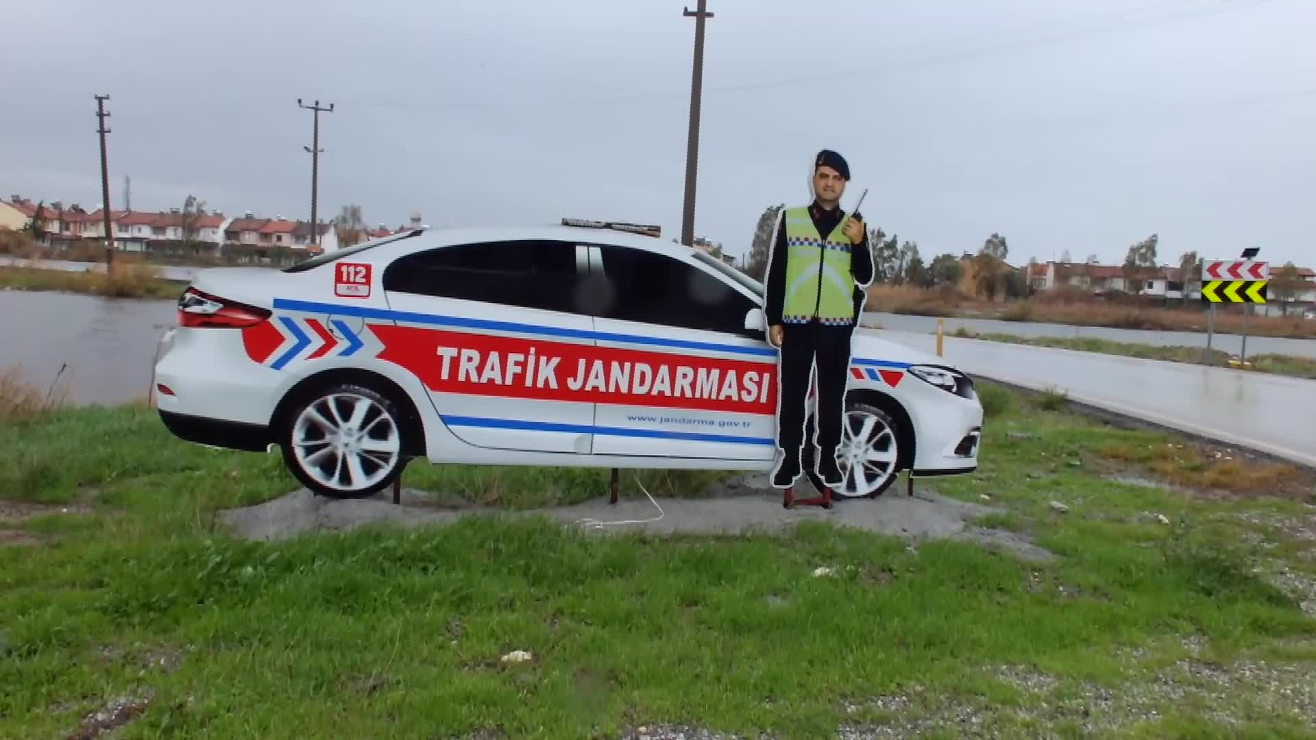 BURHANİYE'DE EKİLİ ARAZİLER VE YAZLIKLARI SU BASTI