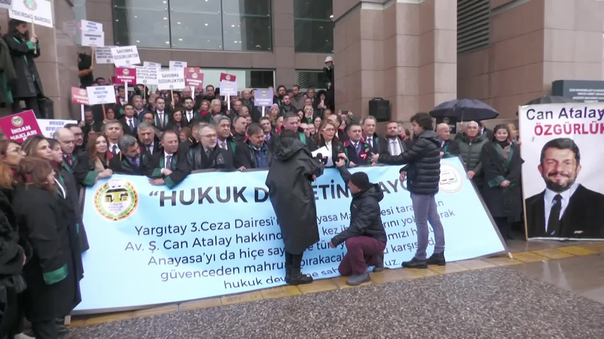 ERİNÇ SAĞKAN’DAN ÇAĞLAYAN’DA ADLİYE ÖNÜNDE 'CAN ATALAY' AÇIKLAMASI: “SİYASİ HESAPLARLA ALINAN KARARLARIN YARGI SİSTEMİMİZİ VE ÜLKEMİZİN GELECEĞİNİ ESİR ALMASINA ASLA İZİN VERMEYECEĞİZ”