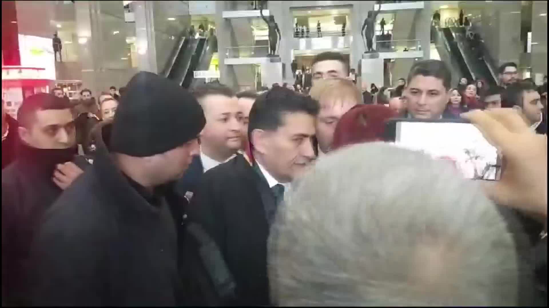 İSTANBUL ADALET SARAYI'NDA AVUKATLAR VE GÜVENLİK GÖREVLİLERİ ARASINDA GERGİNLİK YAŞANDI
