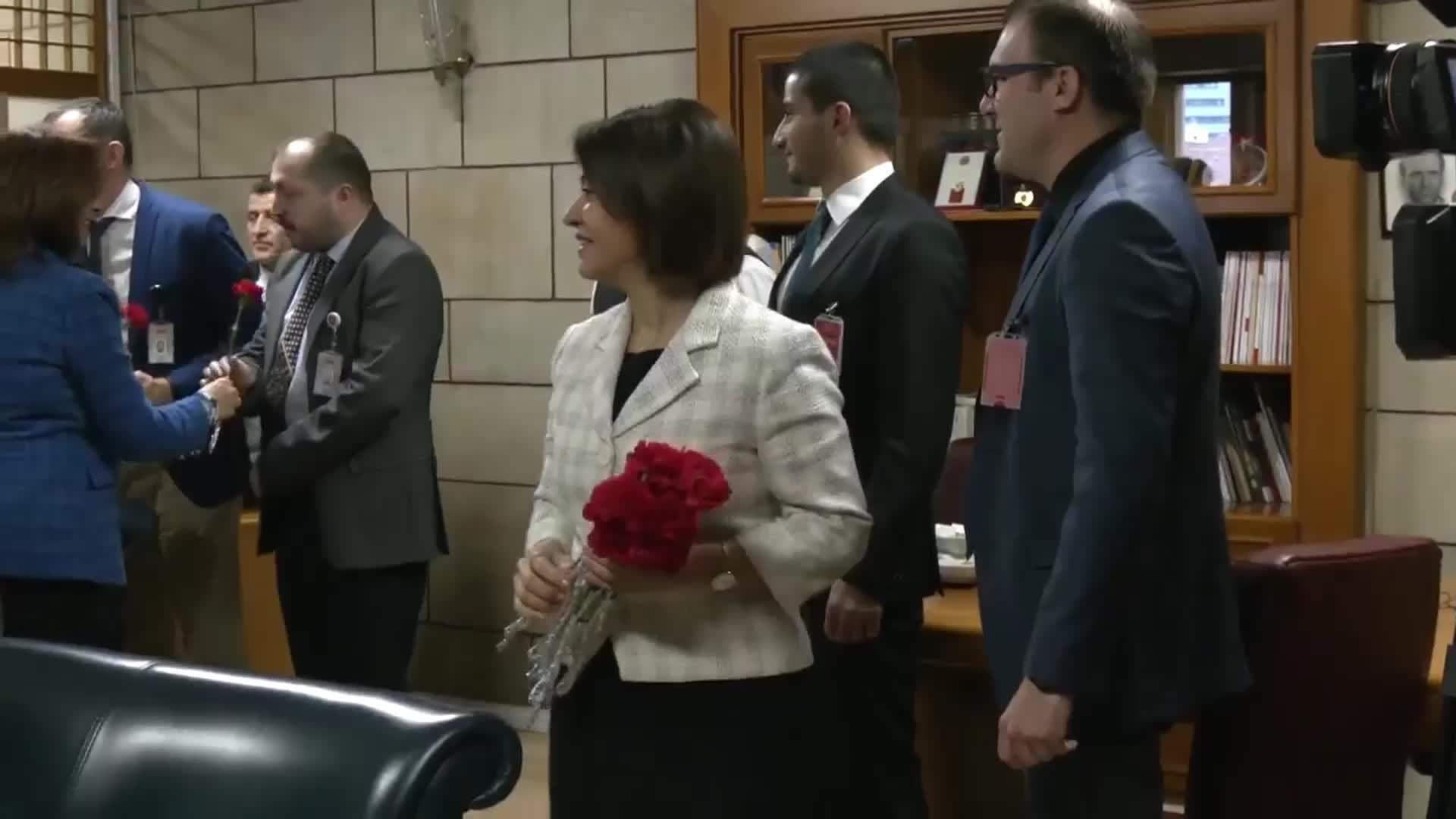 GÖKHAN GÜNAYDIN, MECLİS’İN OLAĞANÜSTÜ TOPLANTIYA ÇAĞRILMASI TALEPLERİNİ YERİNE GETİRMEYEN KURTULMUŞ’UN “MECLİS’İN BU KONUYU ÇÖZEBİLECEĞİNE İNANSAM, BİNDE BİR İNANSAM, ZATEN O MECLİS’İ BEN ÇAĞIRACAĞIM” DEDİĞİNİ AÇIKLADI