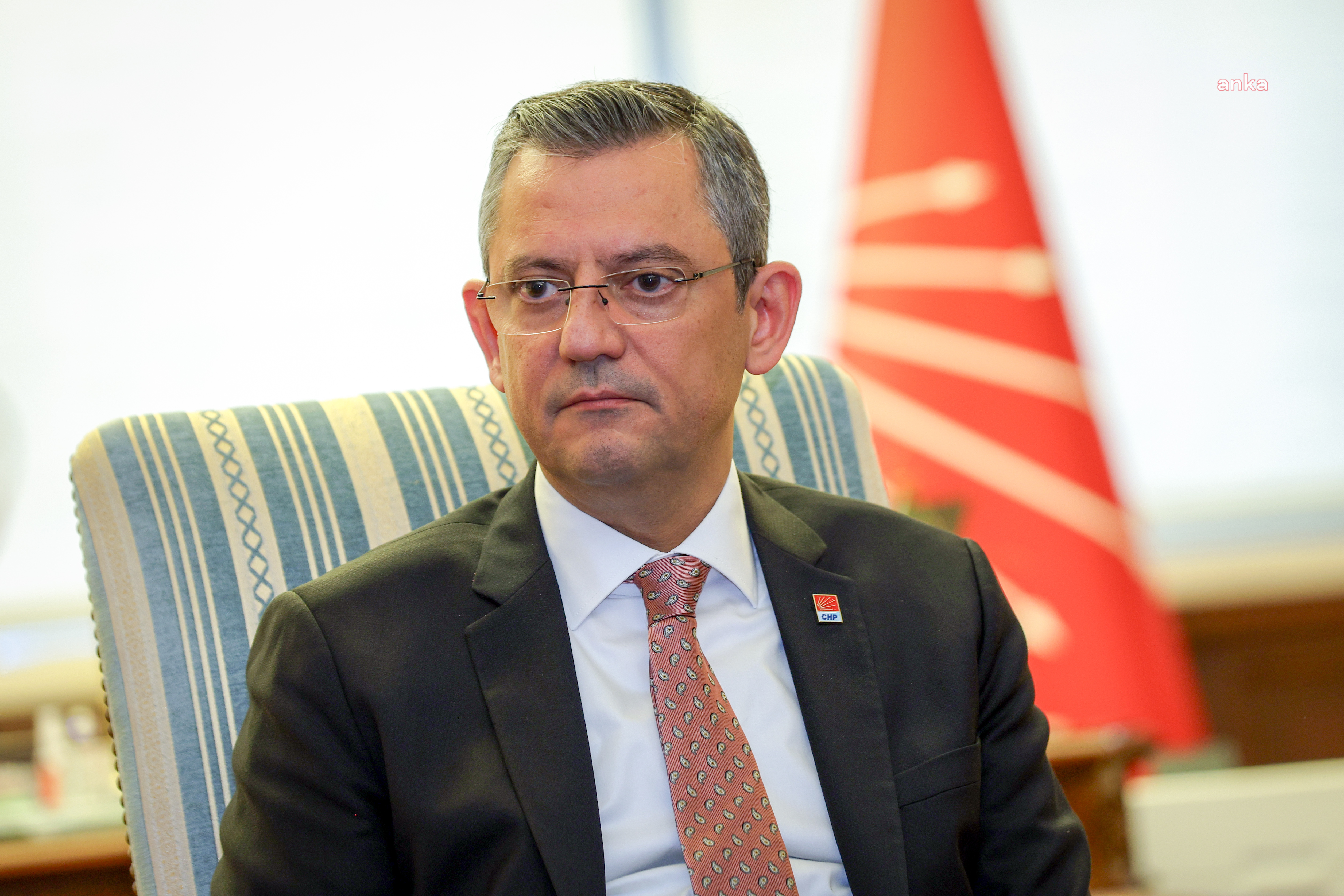 ÖZGÜR ÖZEL'DEN FATİH CAMİİ İMAMI GALİP USTA'YA 'GEÇMİŞ OLSUN' TELEFONU