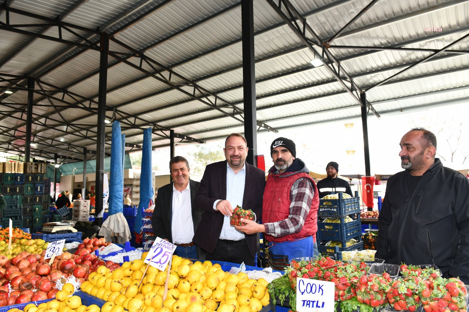 ÇİĞLİ BELEDİYE BAŞKANI GÜMRÜKÇÜ: TÜM PAZAR YERLERİNİN ÜZERİ KAPATILACAK
