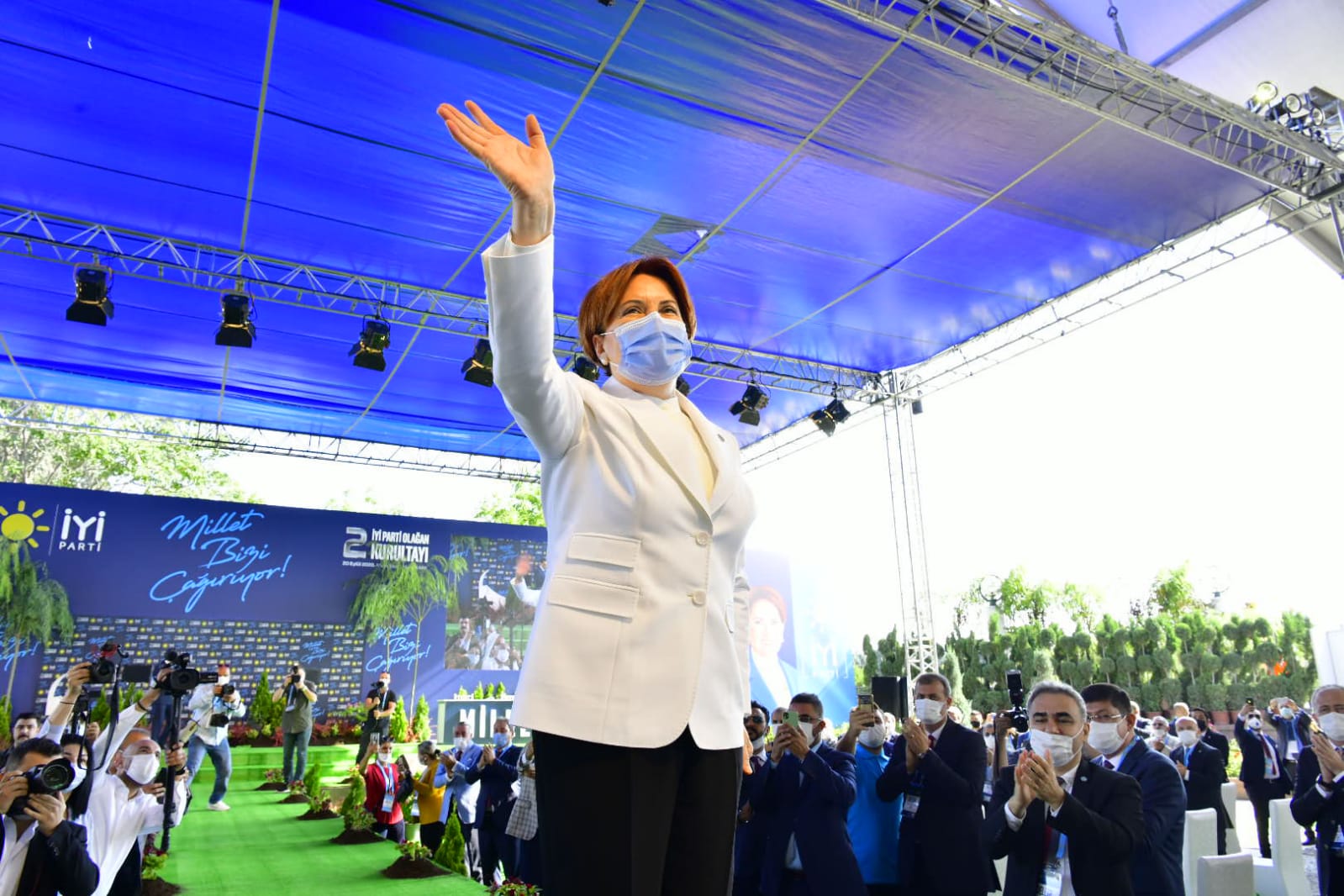 İYİ PARTİ GENEL BAŞKANI YENİDEN AKŞENER OLDU
