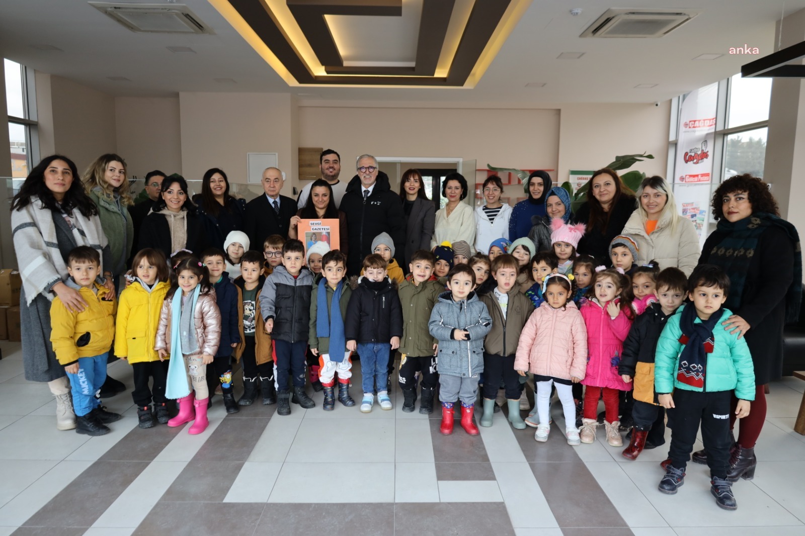 ÇINAR ÇOCUK EVİ'NİN MİNİKLERİNDEN GAZETECİLERE ZİYARET