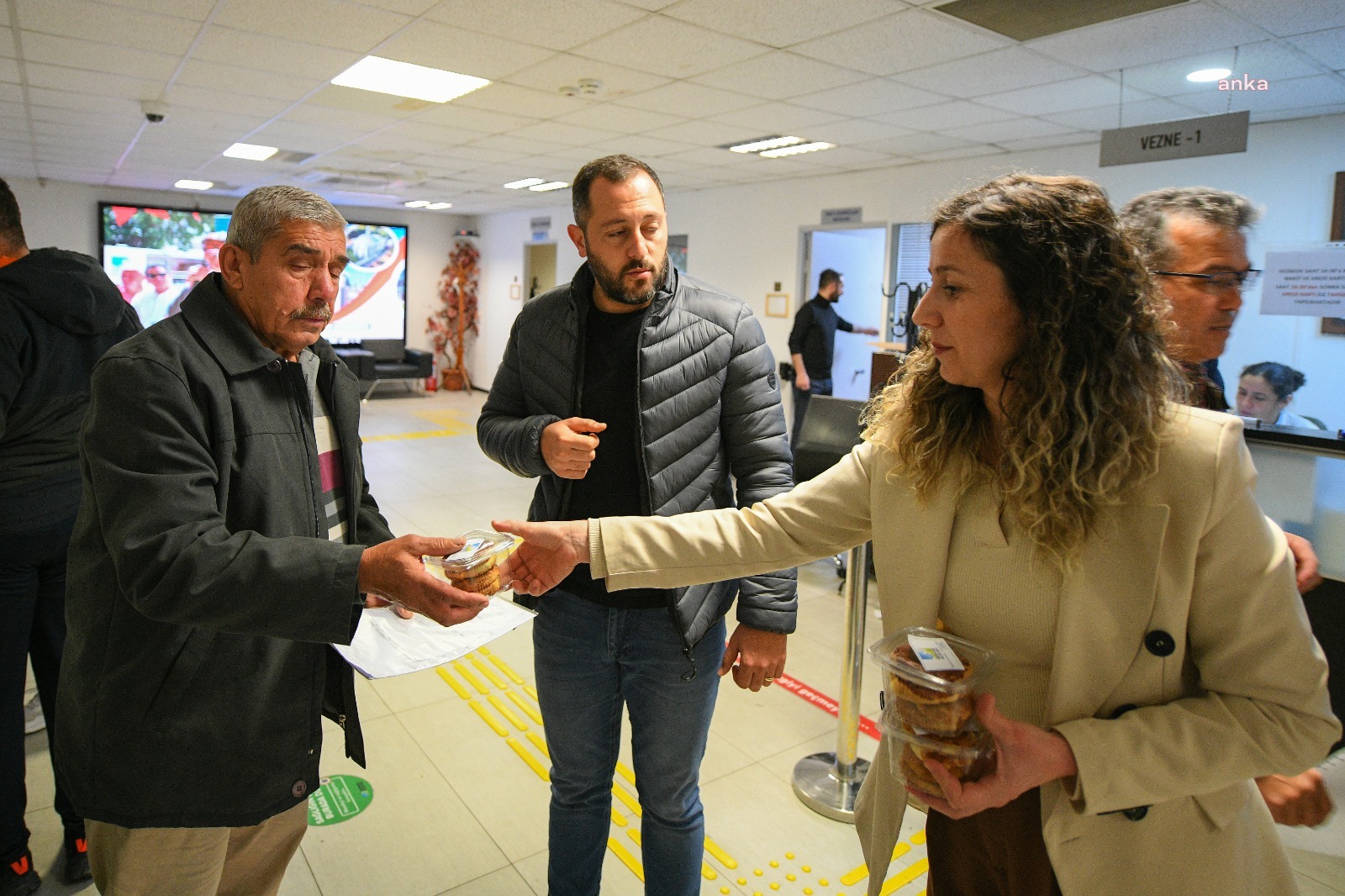 FETHİYE BELEDİYESİ KANDİL SİMİTİ DAĞITTI