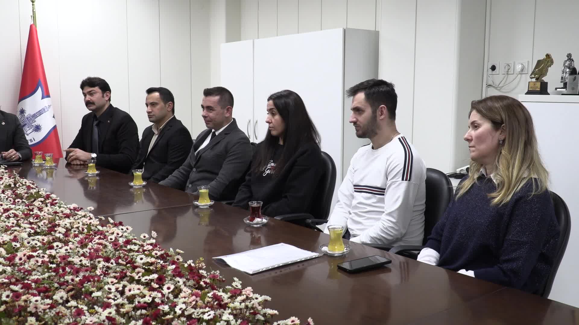 KONAK’TA MEMURUN YÜZÜNÜ GÜLDÜREN SÖZLEŞME