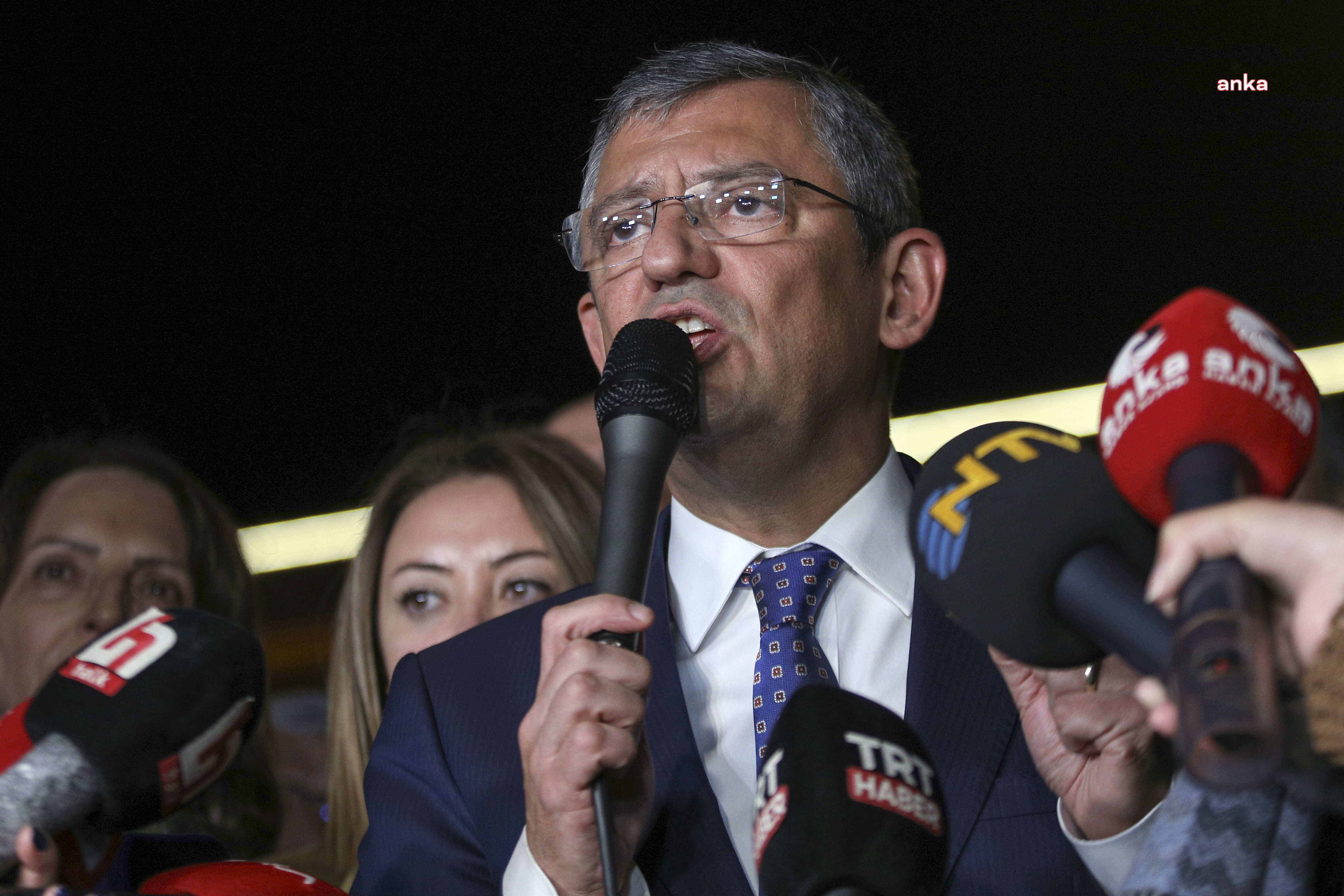 ÖZGÜR ÖZEL: "ŞEHİT HABERLERİ VE BÖLGEDEN GELEN ENDİŞE VERİCİ HABERLER ÜZERİNE YARIN MANİSA'DA YAPACAĞIMIZ ADAY TANITIM TOPLANTISINI İPTAL ETTİK. AYRICA YARIN DİĞER ŞEHİRLERİMİZDE YAPILACAK TÜM ETKİNLİKLERİ DE İPTAL EDİYORUZ"
