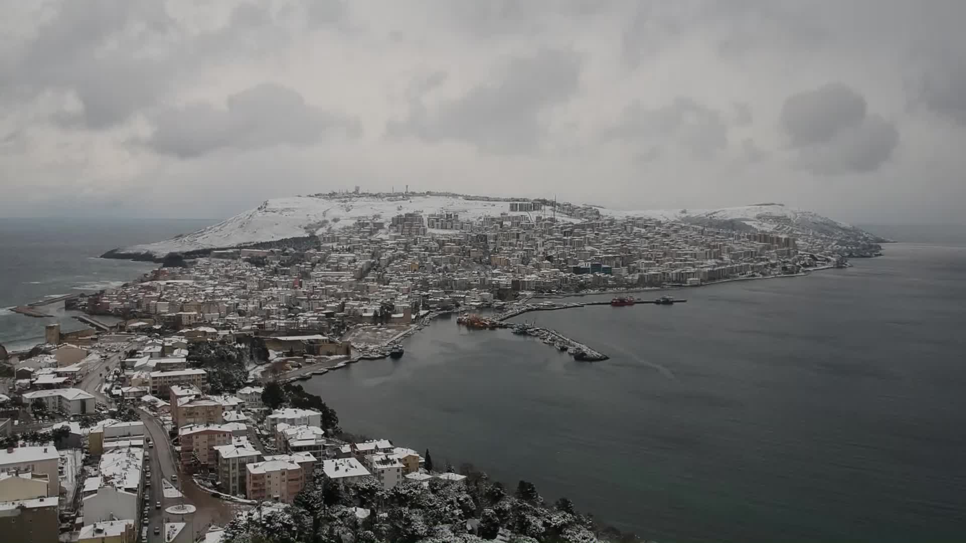 SİNOP’TA KAR YAĞIŞI KAZALARA NEDEN OLDU, 110 KÖY YOLU KAPANDI