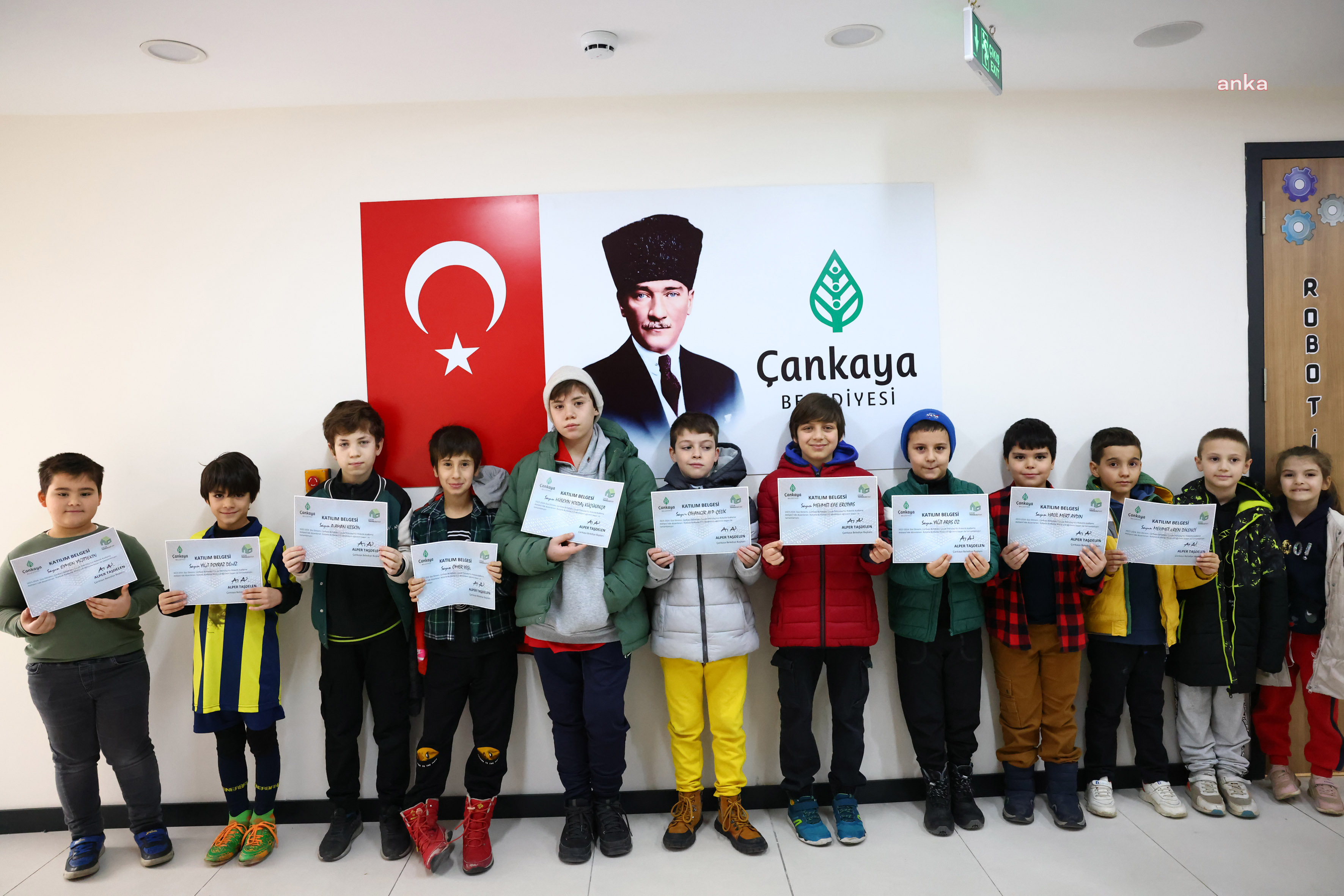ÇANKAYA'DA 108 ÇOCUK TEKNOLOJİ EĞİTİMİNİ TAMAMLADI