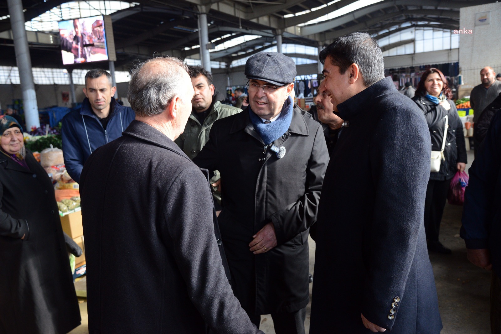 KIRŞEHİR BELEDİYE BELEDİYE BAŞKANI EKİCİOĞLU, PAZARYERİ ESNAFINI ZİYARET ETTİ