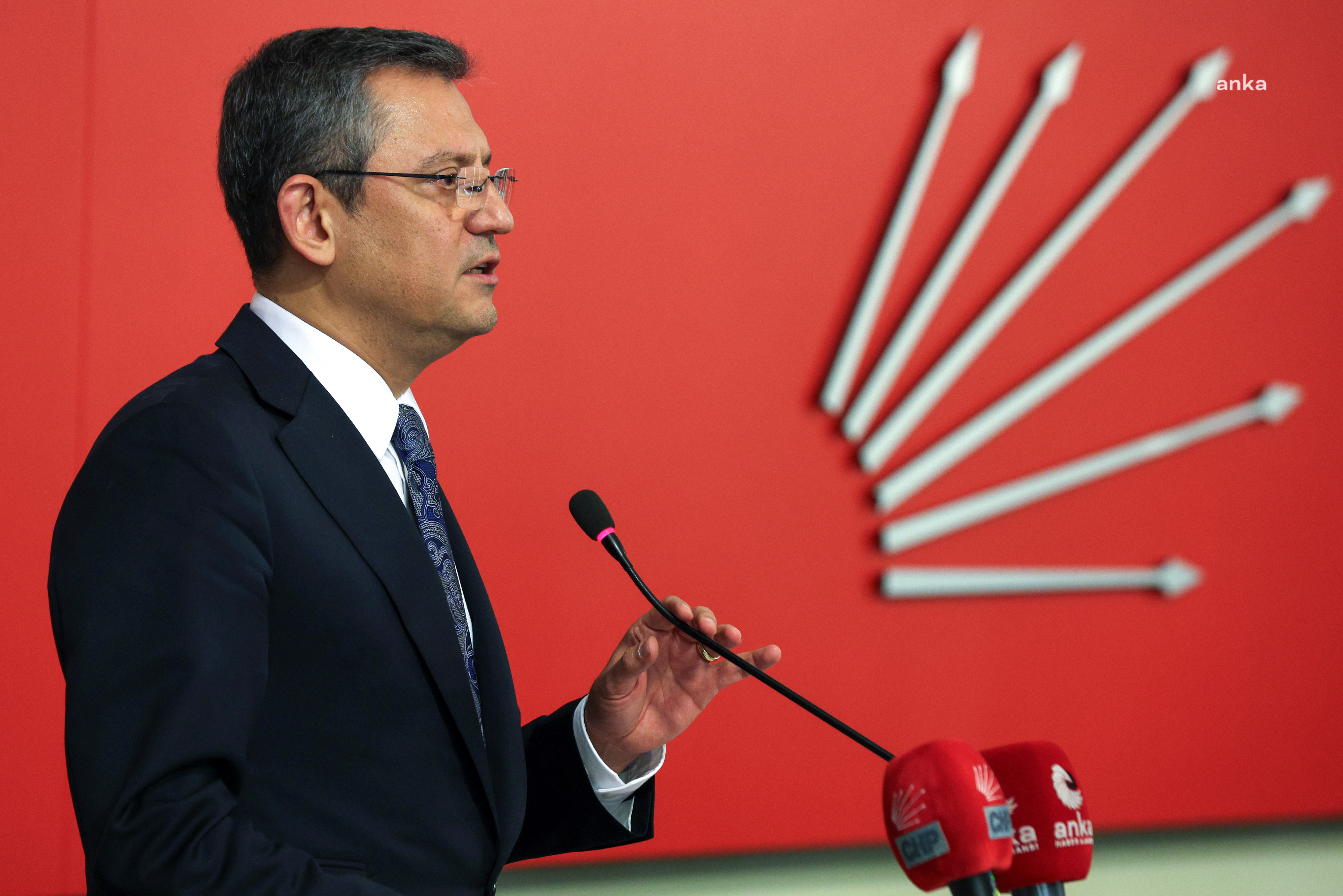 ÖZGÜR ÖZEL: “MERSİN AYDINCIK'TA YOLCU OTOBÜSÜNÜN DEVRİLMESİ NEDENİYLE YAŞAMINI YİTİREN 9 YURTTAŞIMIZA ALLAH’TAN RAHMET, AİLELERİNE BAŞSAĞLIĞI DİLİYORUM”