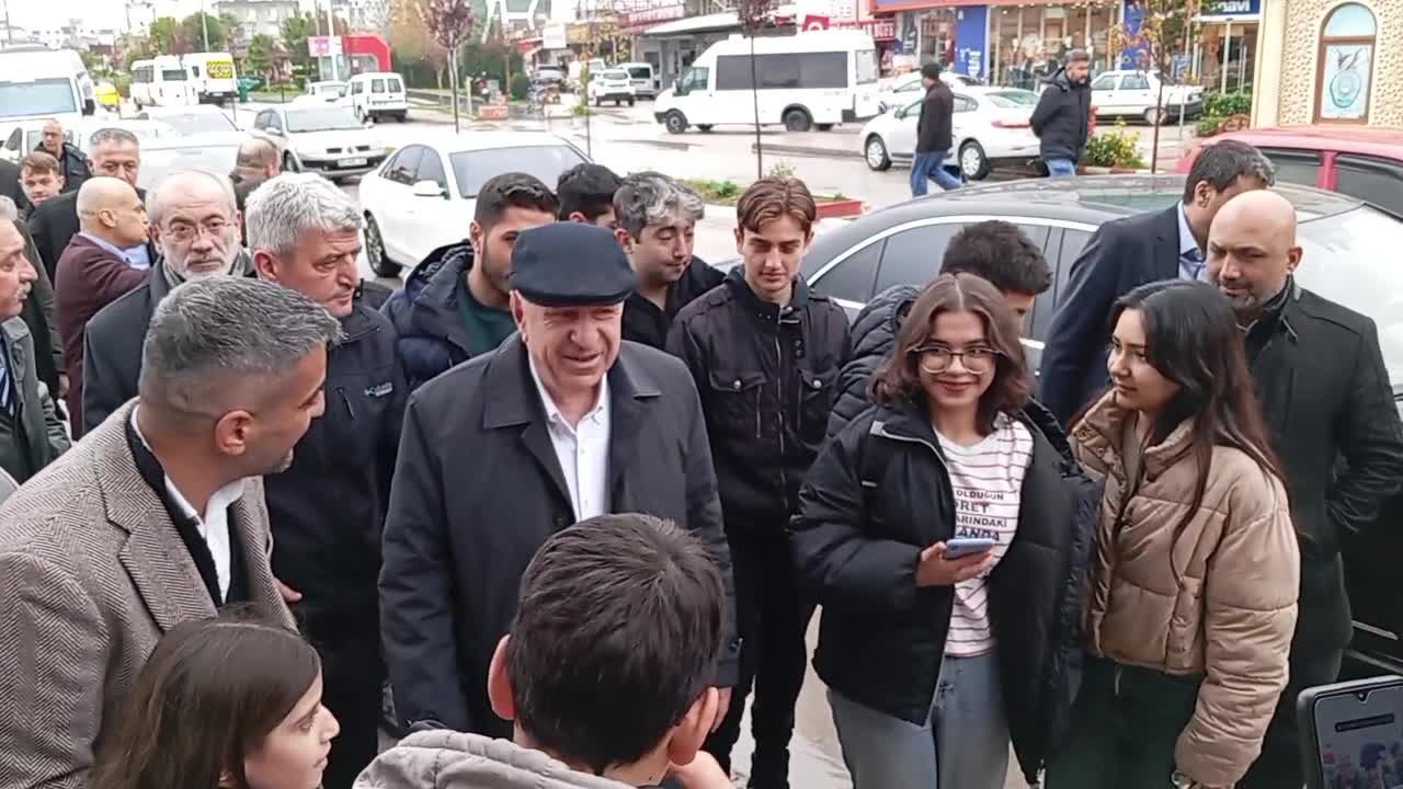 ÜMİT ÖZDAĞ: "BUGÜN ESNAF, DEPREMZEDE GİBİ BİNANIN ALTINDAN BAĞIRIYOR 'KİMSE VAR MI' DİYE, SES YOK. ESNAFA KREDİ YOK YA DA ÇOK PAHALI"
