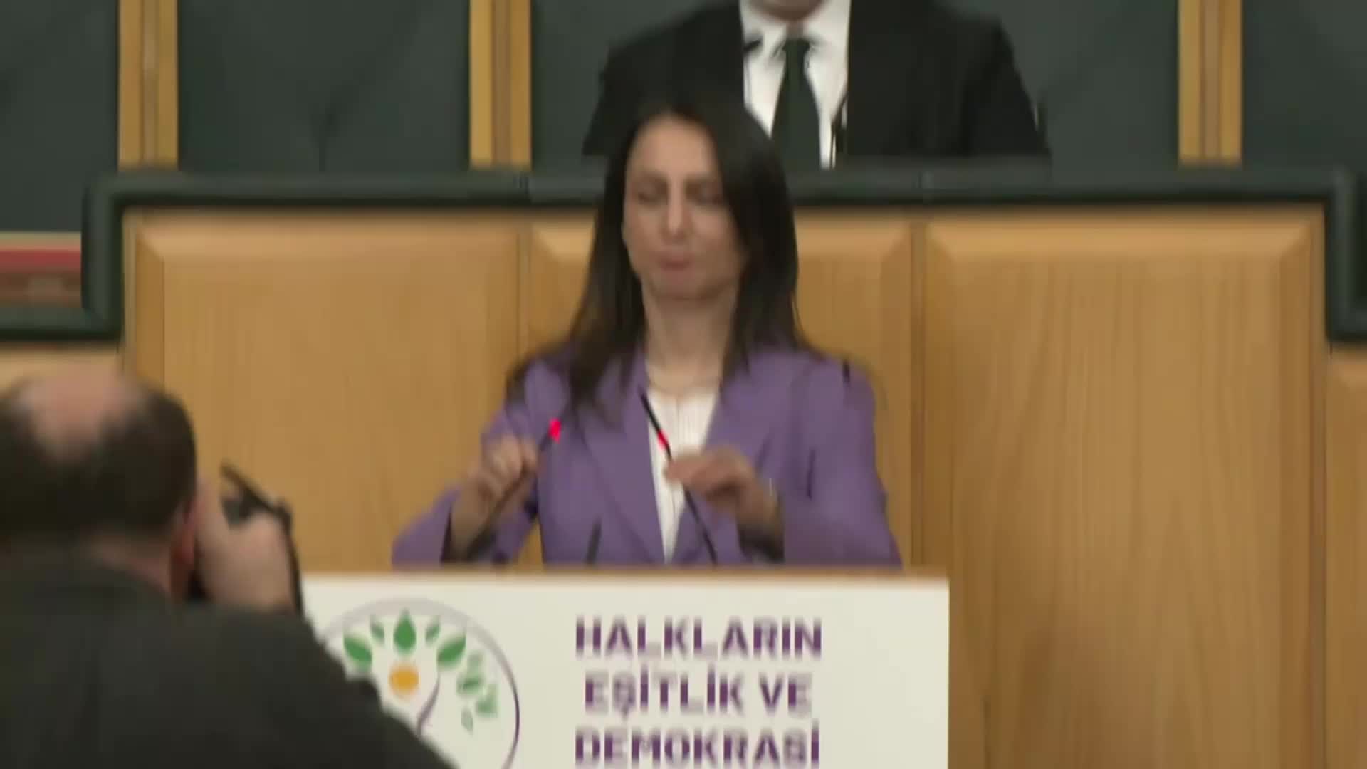 TÜLAY HATİMOĞULLARI'NDAN DEVLET BAHÇELİ'YE: "PARLAMENTODA YERİ OLMAYANLAR SAVAŞ ÇIĞIRTKANLIĞI YAPANLARDIR, ÇATIŞMALARI DERİNLEŞTİRENLERDİR"
