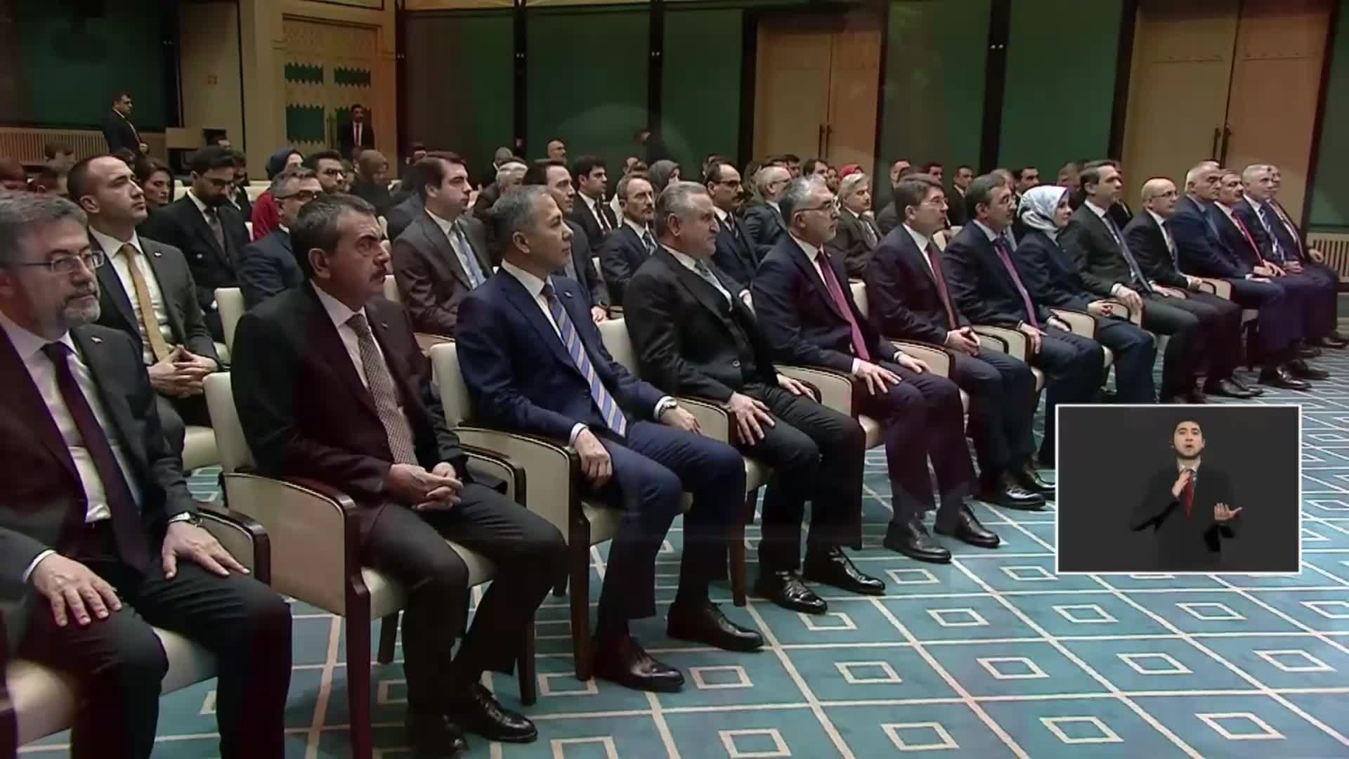 ERDOĞAN: "SSK VE BAĞ-KUR EMEKLİLERİMİZİN OCAK 2024'TEN İTİBAREN 6 AYLIK ARTIŞ ORANI YÜZDE 42,6'YA YÜKSELİYOR. EMEKLİ MAAŞI ALT SINIRINI 7 BİN 500 LİRADAN 10 BİN LİRAYA ÇIKARIYORUZ"