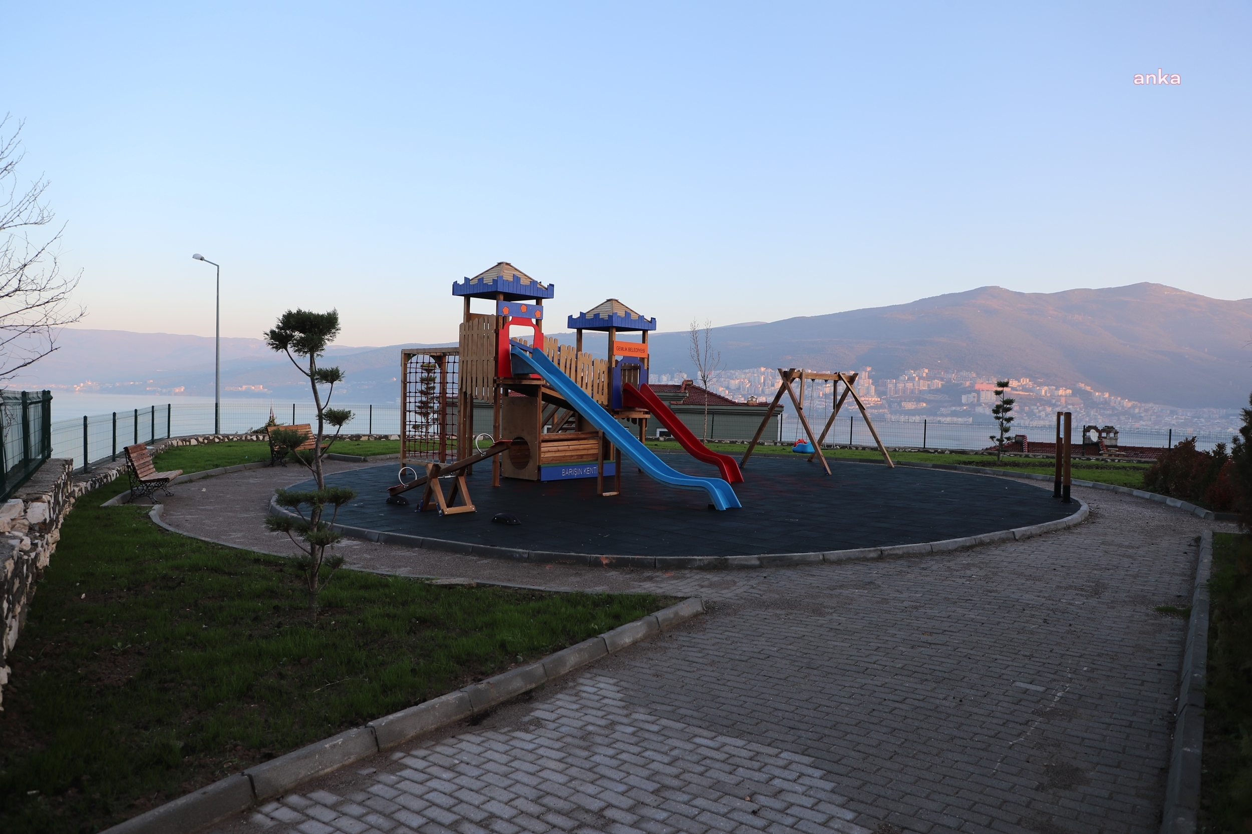 GEMLİK BELEDİYESİ'NDEN ATA MAHALLESİ'NDE HİZMET ATAĞI